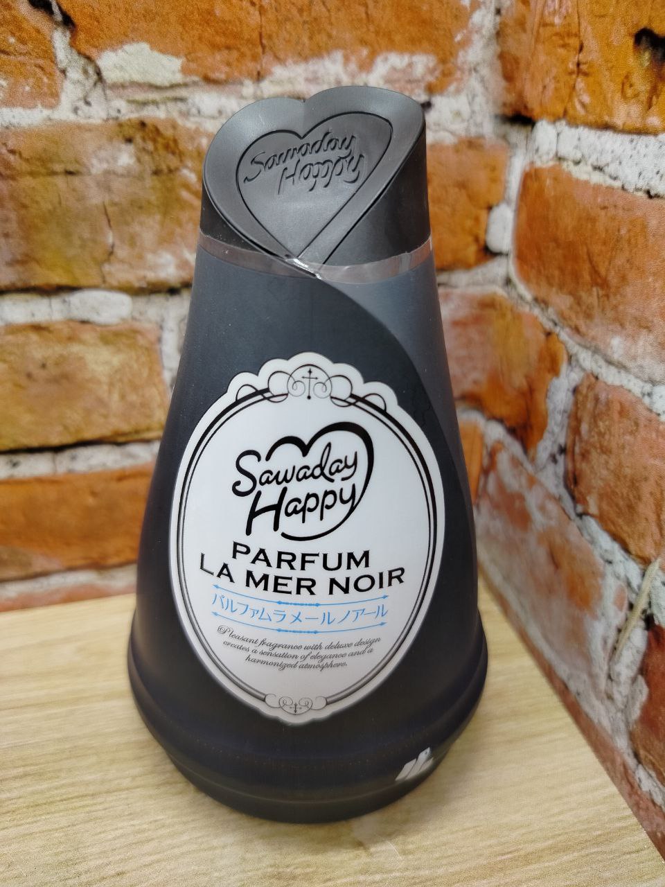 Kobayashi Sawaday Happy Parfum La Mer Noir Гелевый освежитель воздуха для комнаты с ароматом Моря и свежих цветов 120 гр