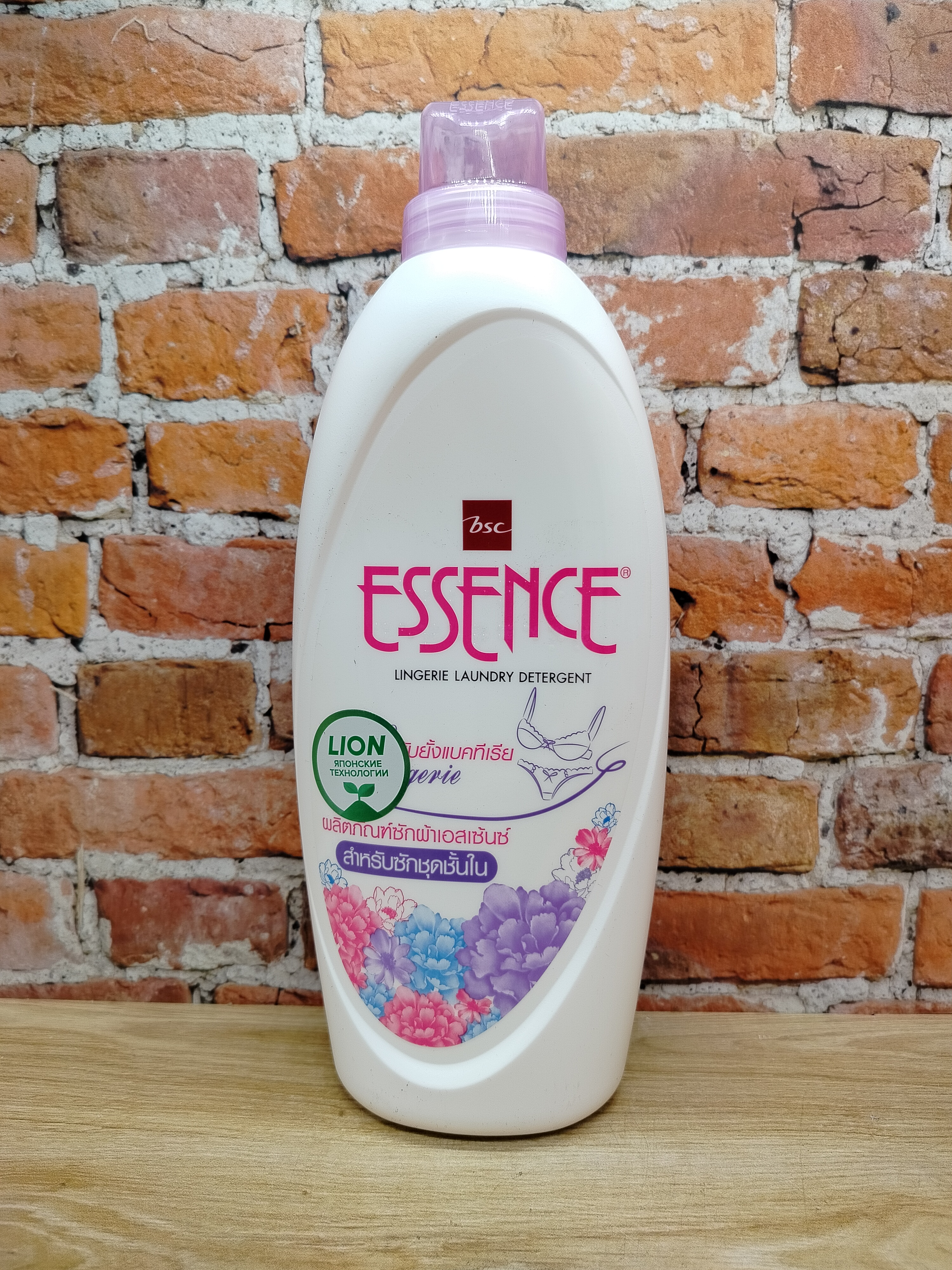 Lion Essence Lingerie Супер концентрированный гель для стирки нижнего белья антибактериальный 900 мл