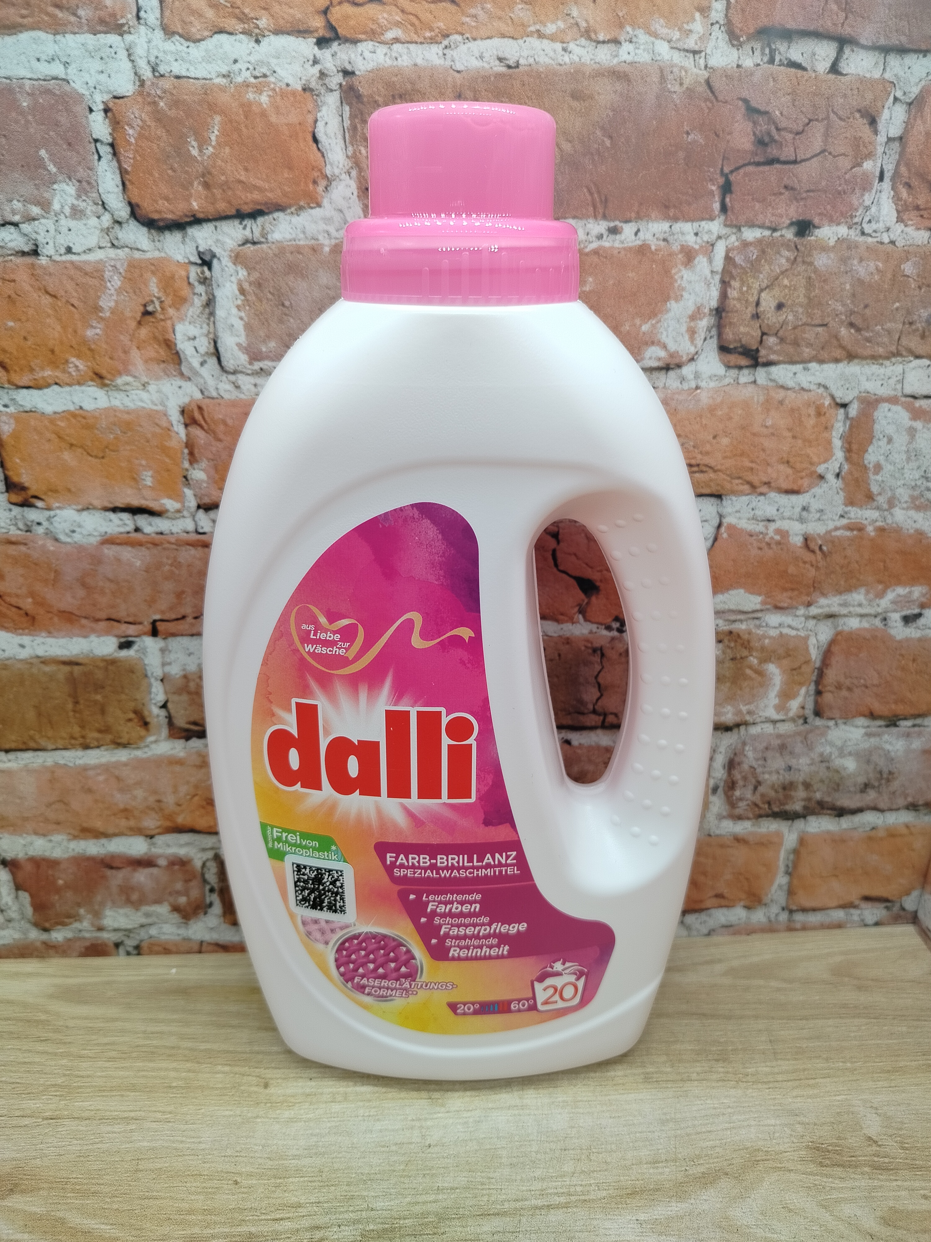 Dalli Farb-Brillanz Гель для стирки цветных и ярких вещей с формулой яркости цвета и активным ингредиентом Biotouch 1,1 л на 20 стирок