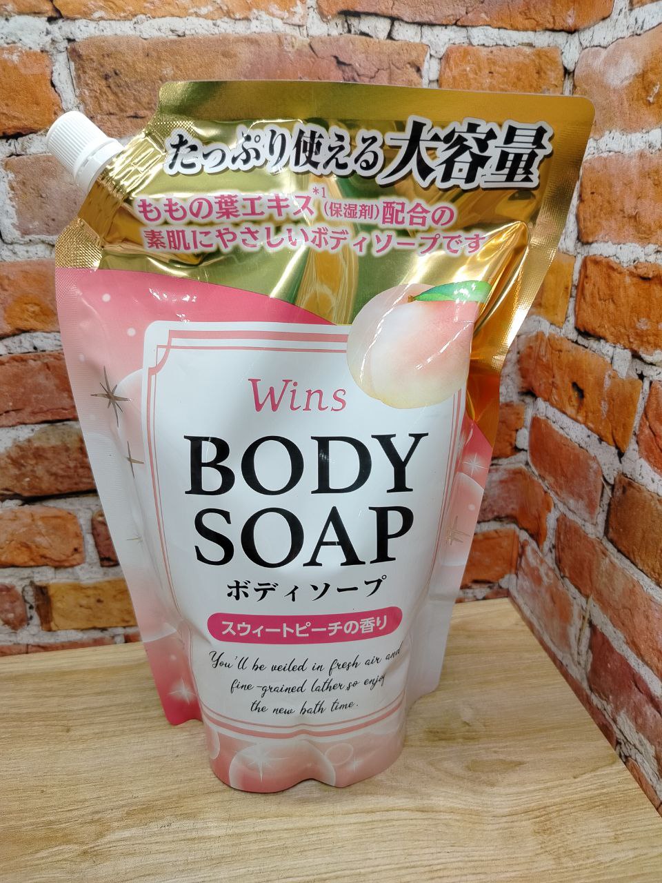 Wins Body Soap Peach Крем-мыло для душа увлажняющее с экстрактом листьев персика 900 гр в мягкой упаковке