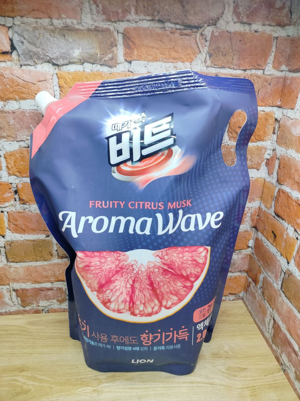 Lion Aroma Wave Fruity Citrus Musk Жидкое средство для стирки Грейпфрут 2 л в мягкой упаковке