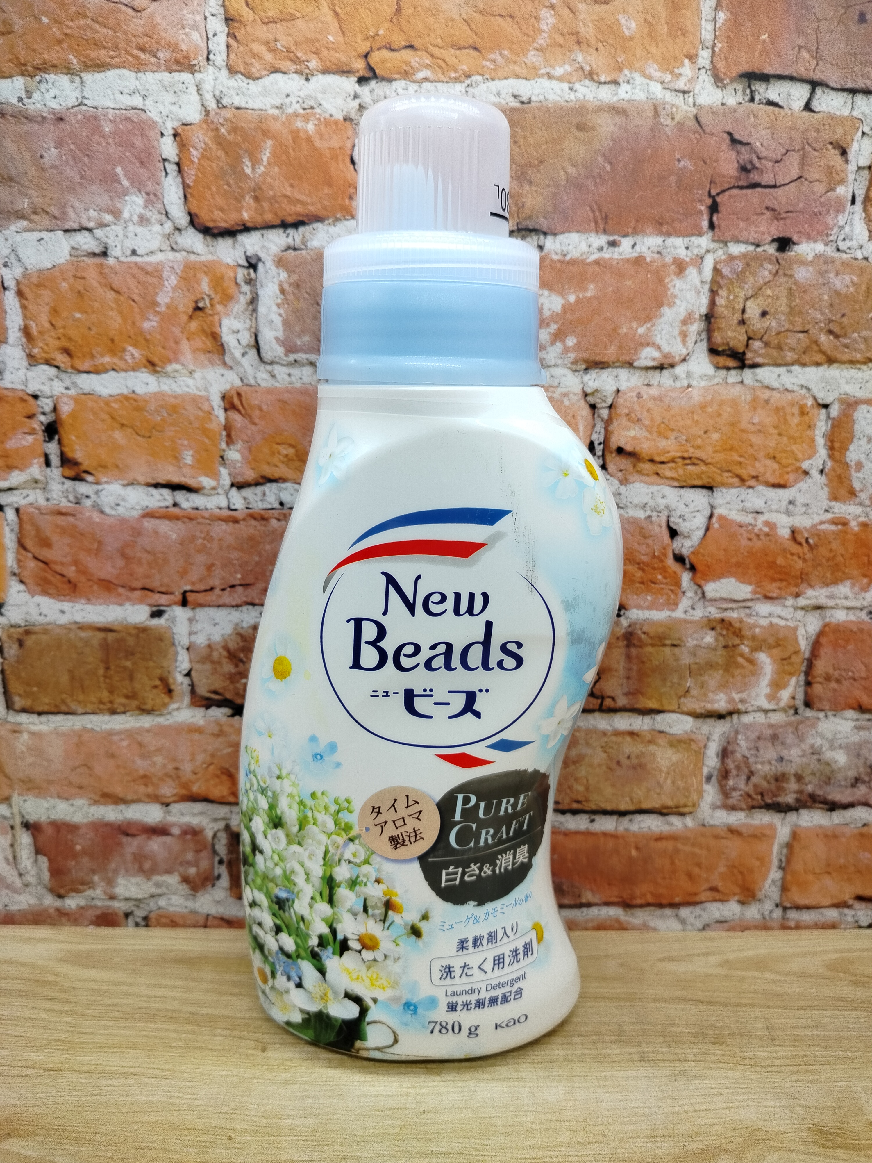 Kao New Beads Fragrance Gel Pure Craft Концентрированный гель для стирки с кондиционером с ароматом ландыша 780 гр
