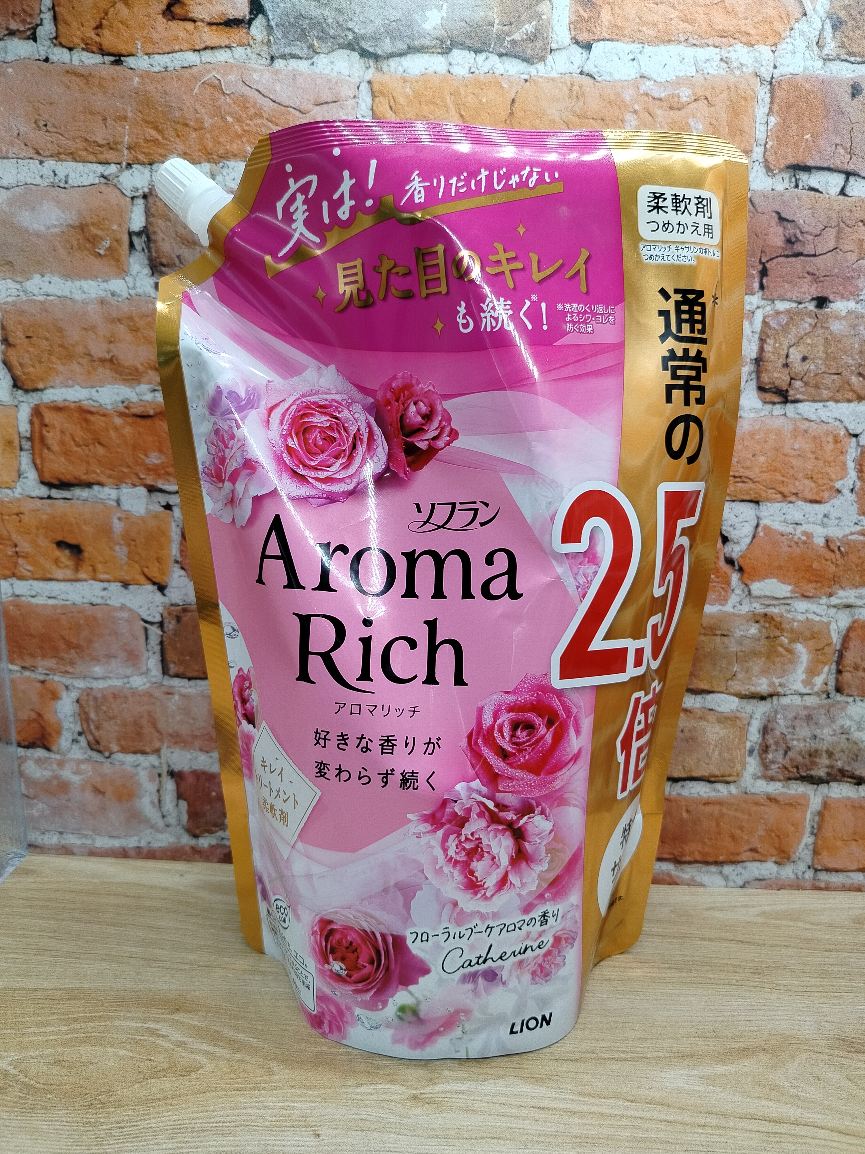 Lion Soflan Aroma Rich Catherine 615 Кондиционер для белья с натуральными ароматическими маслами 950 мл в мягкой упаковке