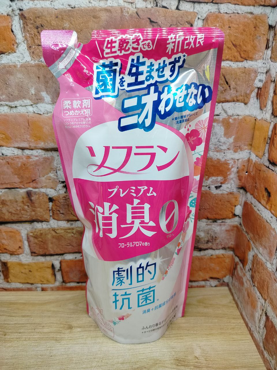 Lion Soflan 323 Ополаскиватель для белья антибактериальный с ароматом цветов 380 мл запасной блок