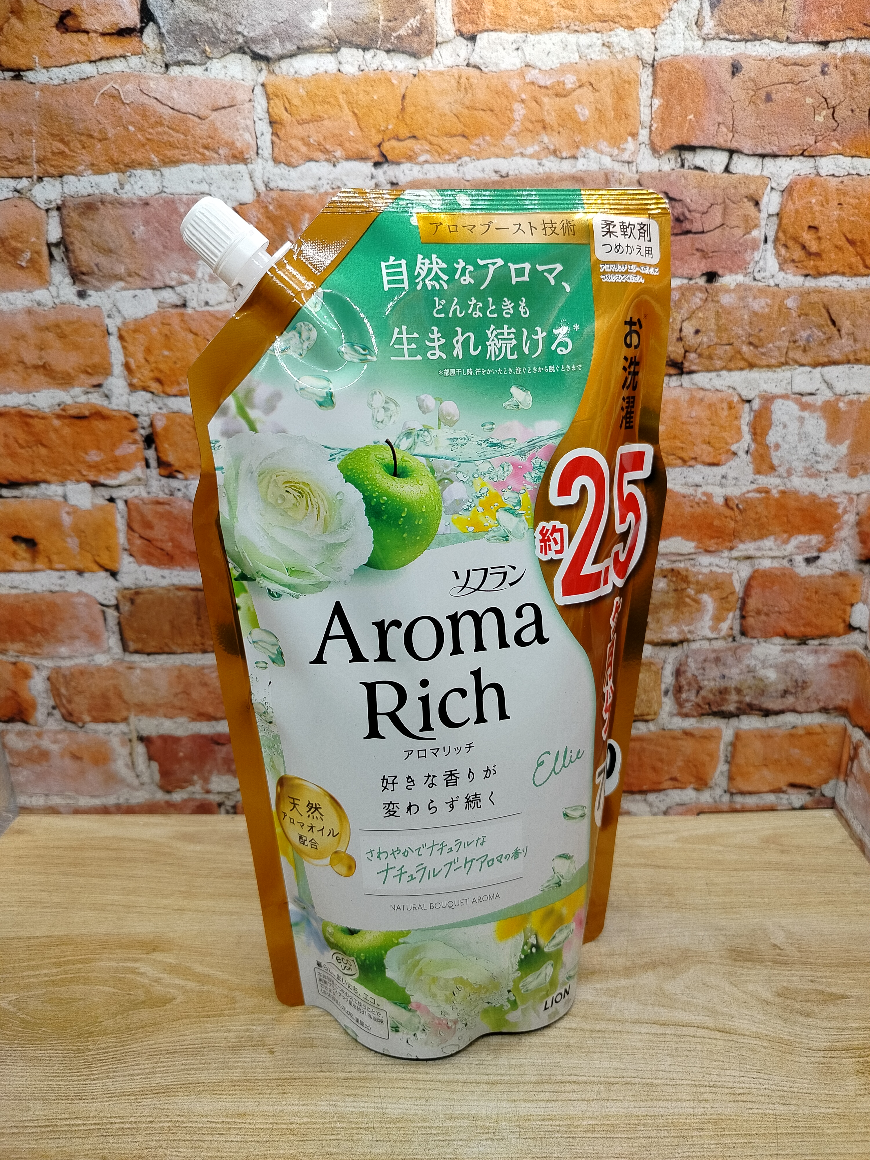 Lion Soflan Aroma Rich Ellie Кондиционер для белья с натуральными ароматическими маслами 750 мл в мягкой упаковке