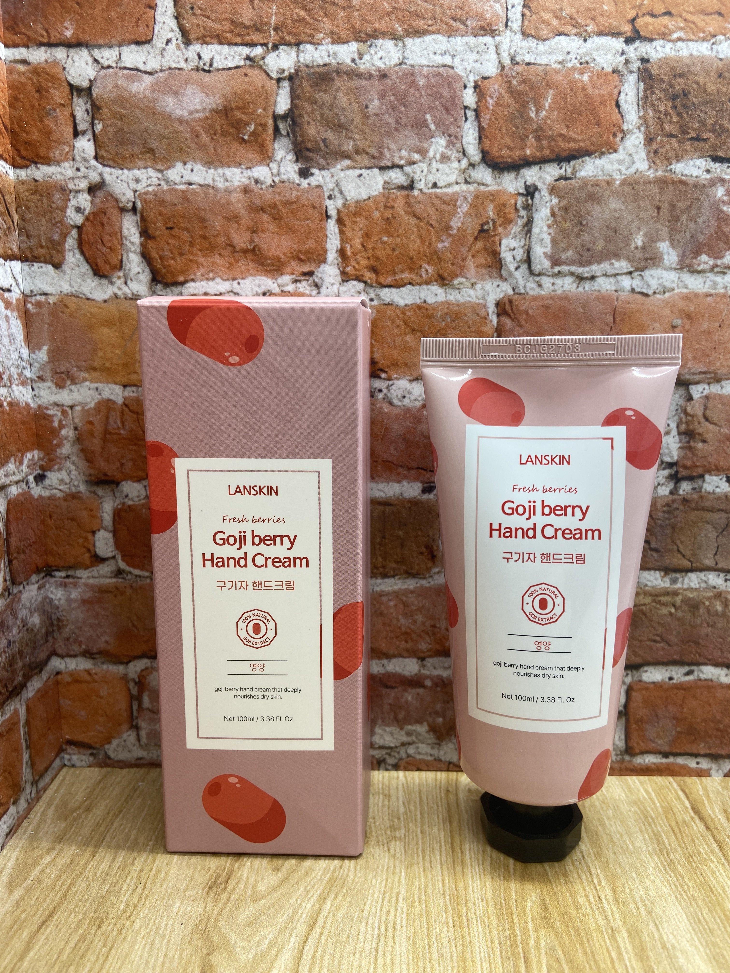 LanSkin Fresh Berries Goji Berry Hand Cream Омолаживающий крем для рук с экстрактом ягод 100 мл