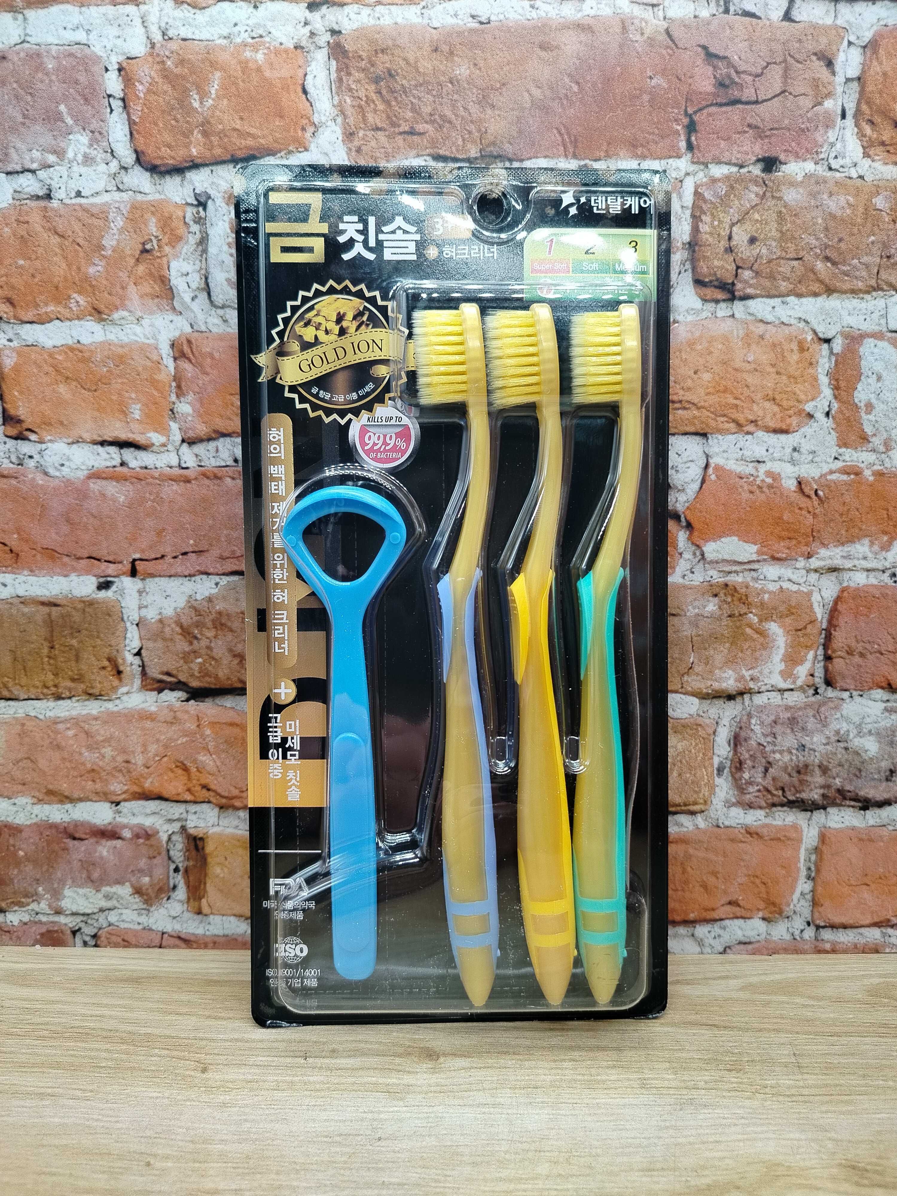 Dental Care Nano Gold Set Набор зубных щеток наночастицами золота cо сверхтонкой двойной мягкой щетиной 3 шт + скребок для языка