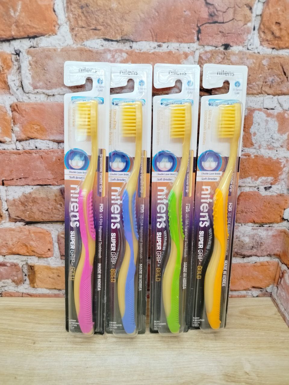 Dental Care Nitens Super Grip Nano Gold Набор зубных щеток c наночастицами золота и сверхтонкой двойной щетиной средней и мягкой жесткости 4 шт