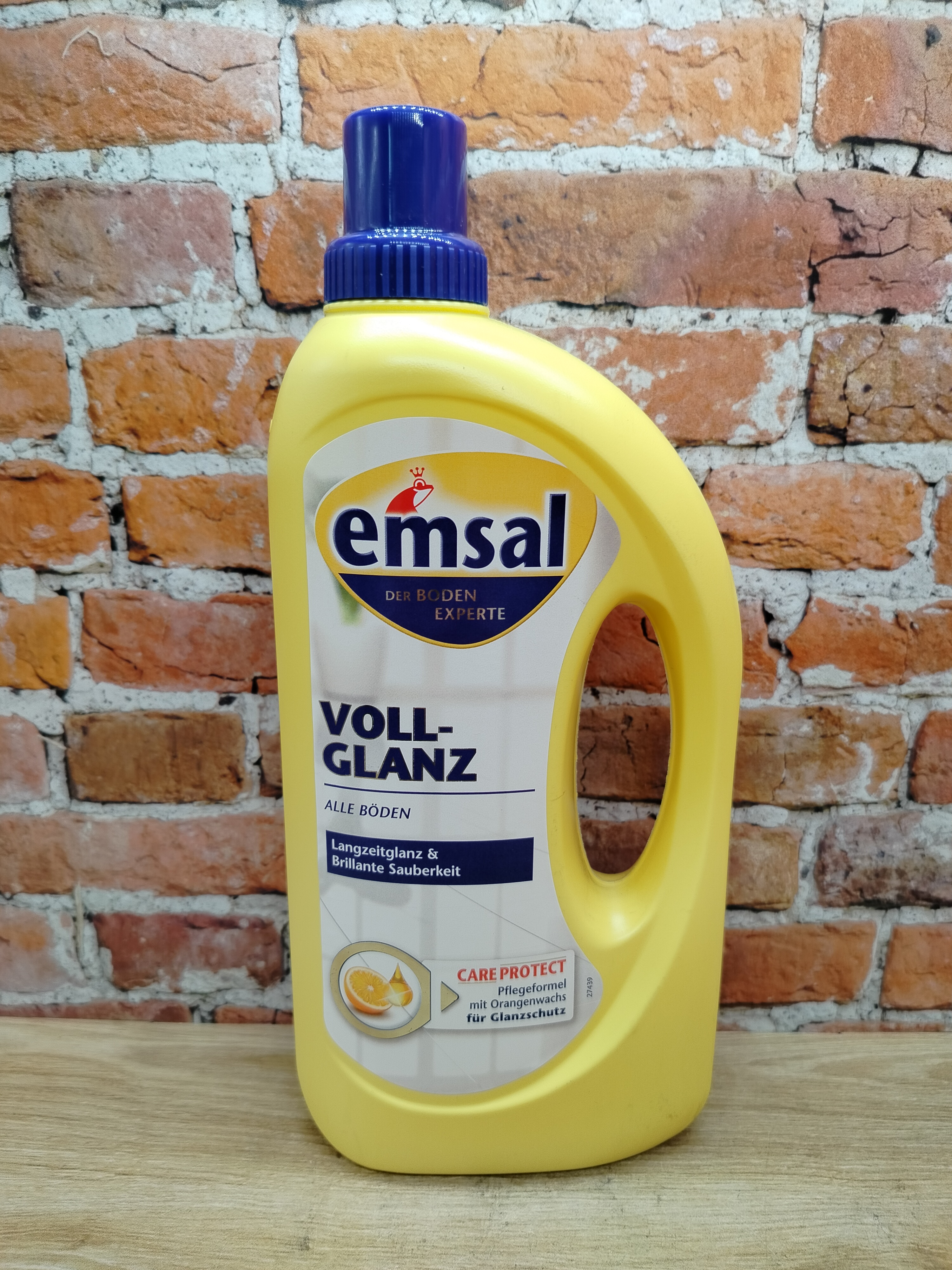 Emsal Floor care Brilliant Shine Эмзаль Блеск Средство для мойки и придания идеального блеска с ухаживающим составом и апельсиновым воском для всех полов 1 л