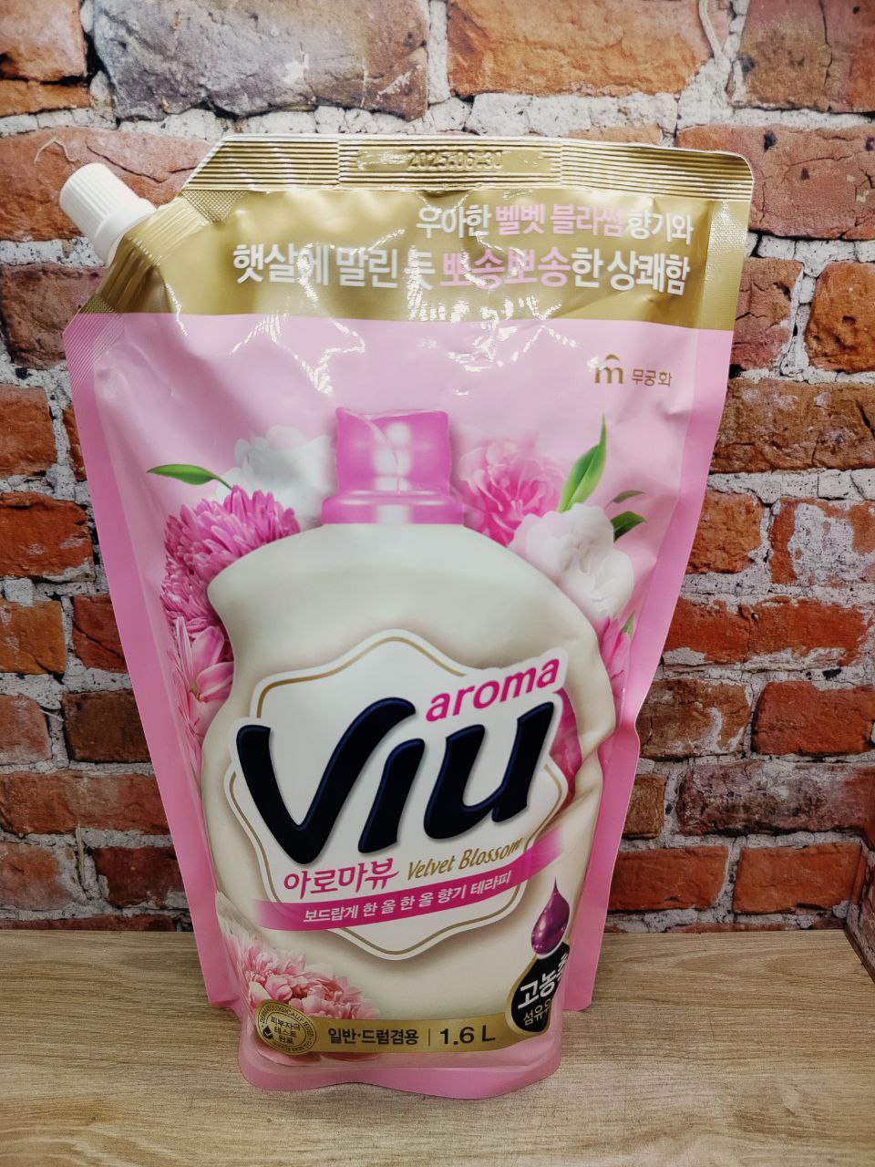 Mukunghwa Aroma Viu Velvet Blossom Антибактериальный ароматизирующий кондиционер Бархатный букет 1,6 л в мягкой упаковке