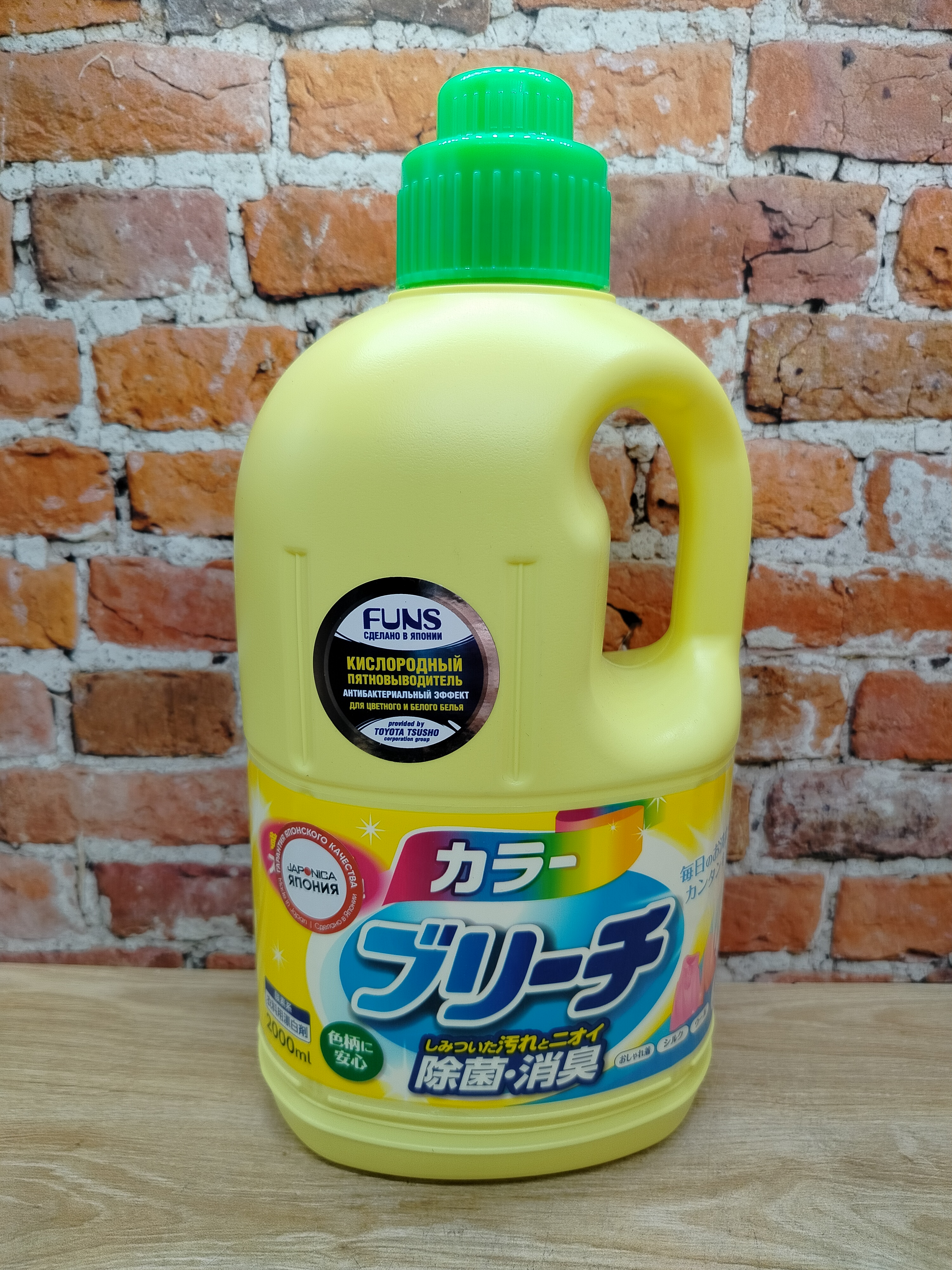 Daiichi Color Blich гелевый отбеливатель для деликатных тканей и цветного белья 2000 мл