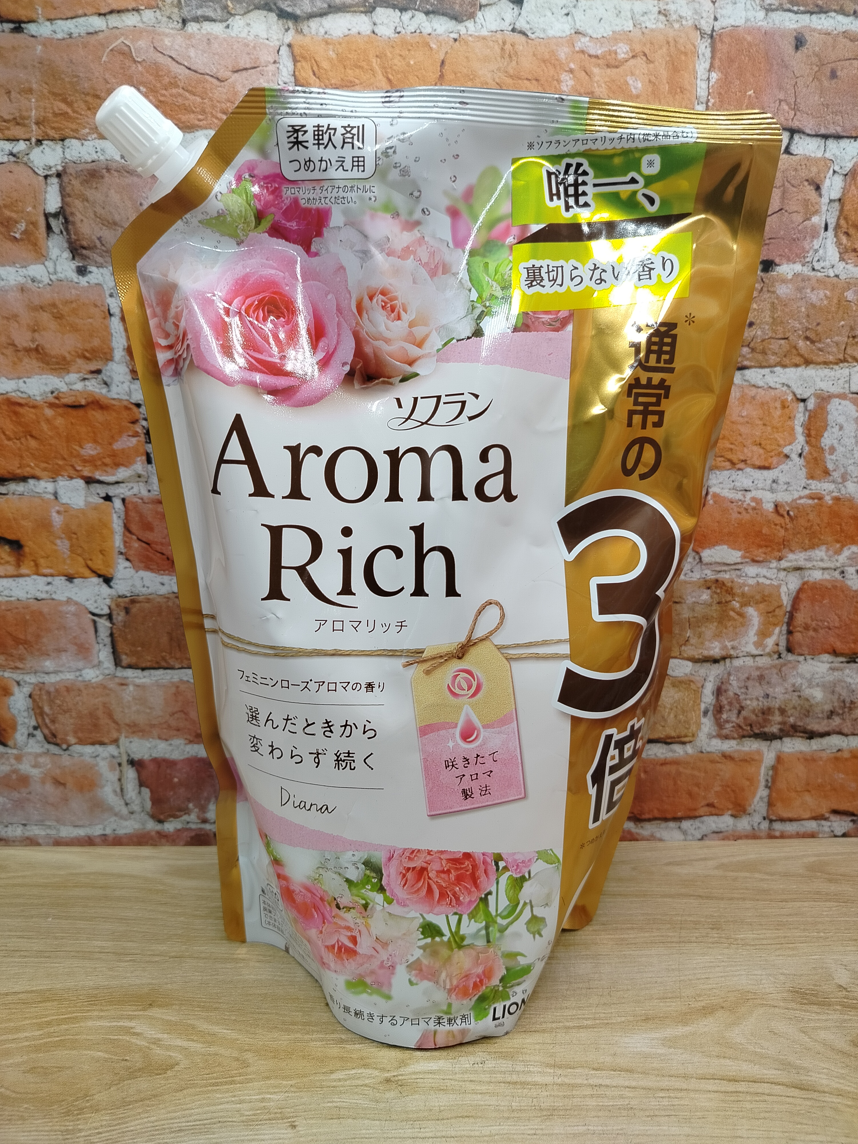 Lion Soflan Aroma Rich Diana Кондиционер для белья с натуральными ароматическими маслами 1200 мл в мягкой упаковке
