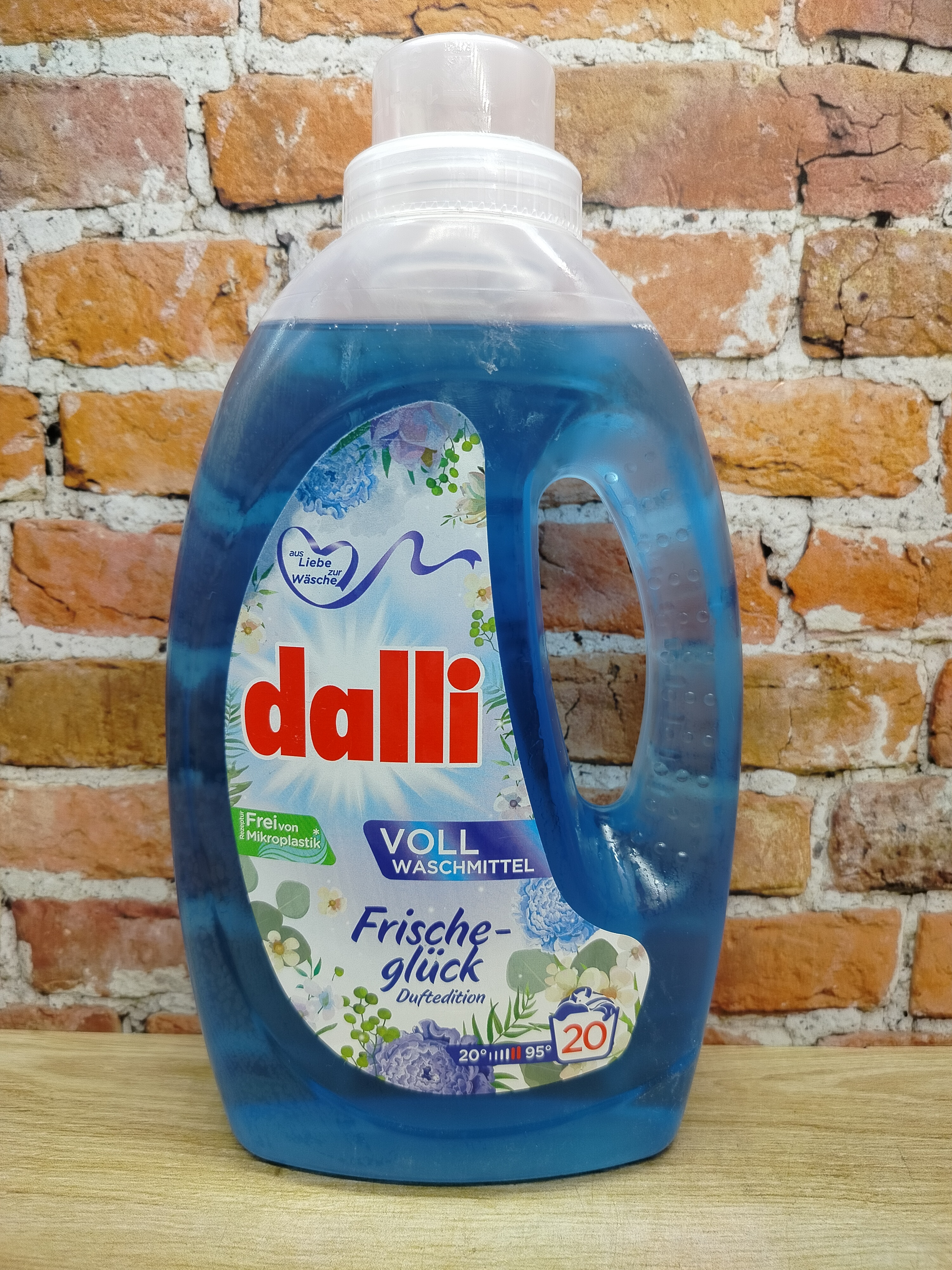 Dalli Voll Frishe-Gluck Универсальное концентрированное жидкое средство для стирки белого, светлого и тонкого белья с цветочным ароматом 1,1 л на 20 стирок
