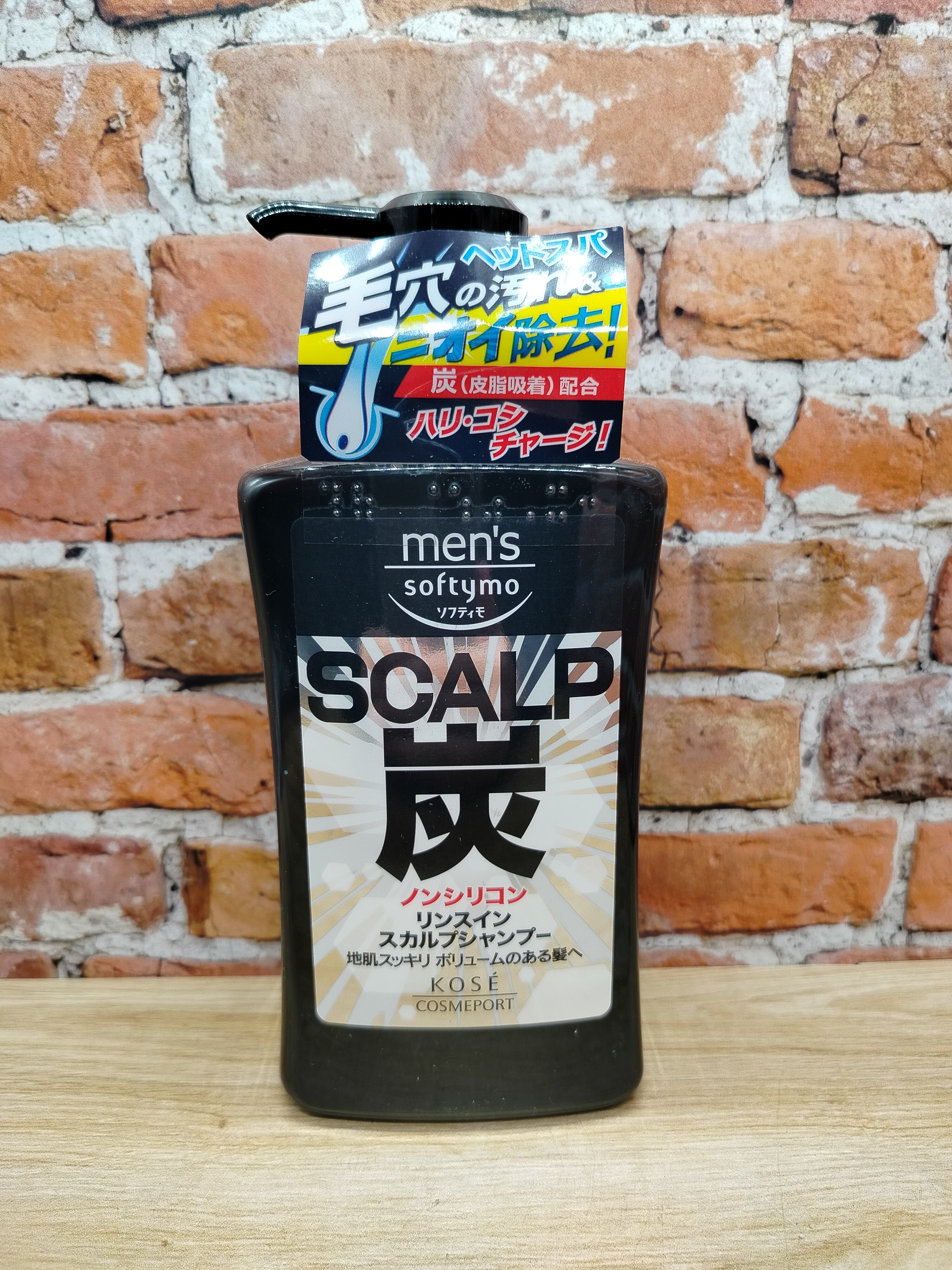 Kose Cosmeport Men's Softymo Мужской шампунь с древесным углем Глубокое очищение и объем 550 мл