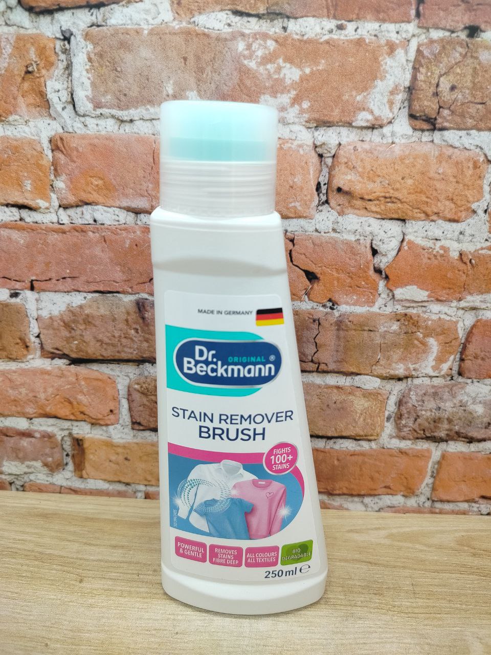 Dr. Beckmann Pre Wash Пятновыводитель с щеткой 250 мл