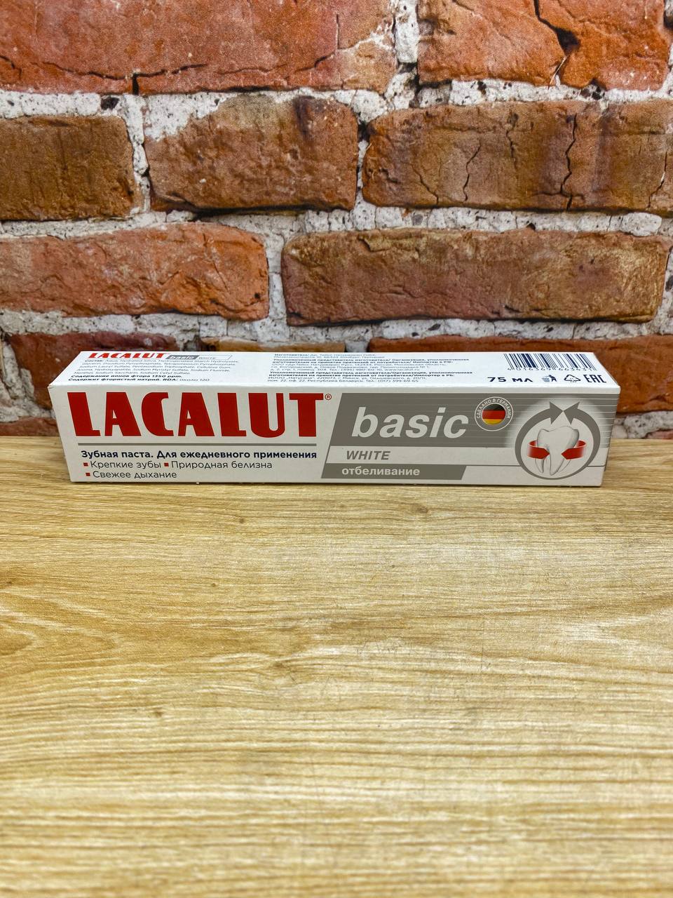 Lacalut Basic White Зубная паста для бережного отбеливания 75 мл