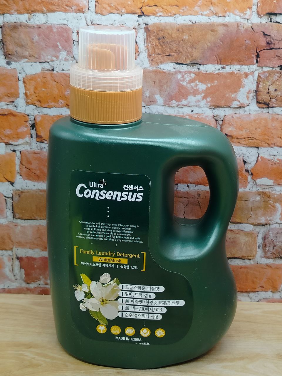 Consensus Liquid Laundry Detergent Суперконцентрированное жидкое средство для стирки (для всей семьи), аромат белого мускуса, 1,75 л
