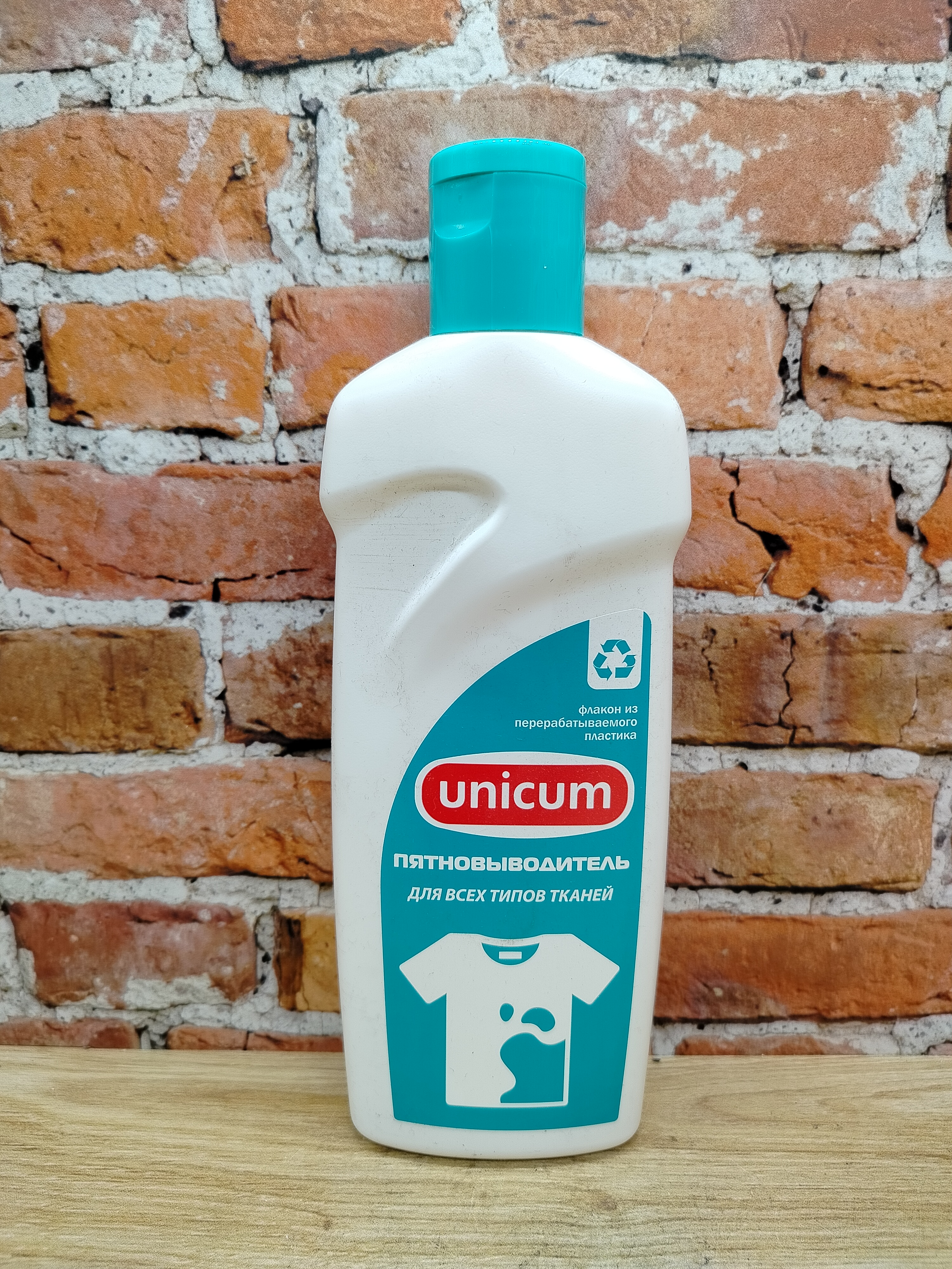 Unicum Пятновыводитель супер концентрат для всех типов тканей одежды, ковров и обивок 380 мл