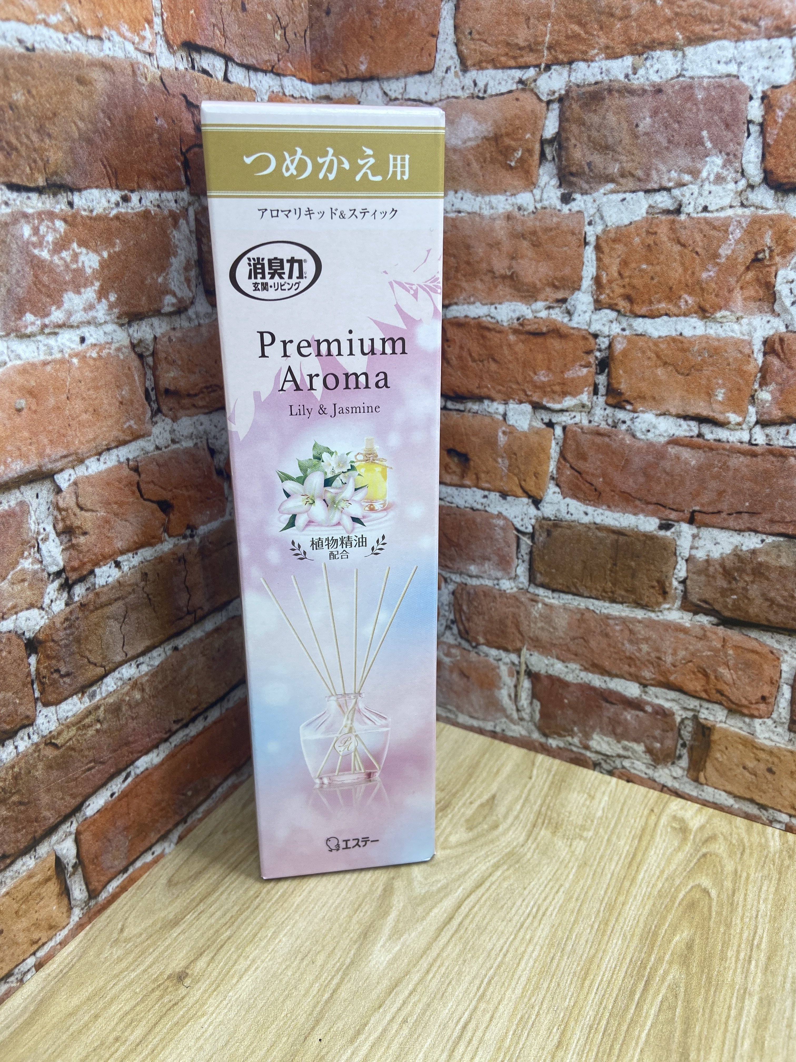 ST Shoushuuriki Premium Aroma Stick Наполнитель и сменные палочки для освежителя воздуха с ротанговыми палочками Лилия и Жасмин 65 мл