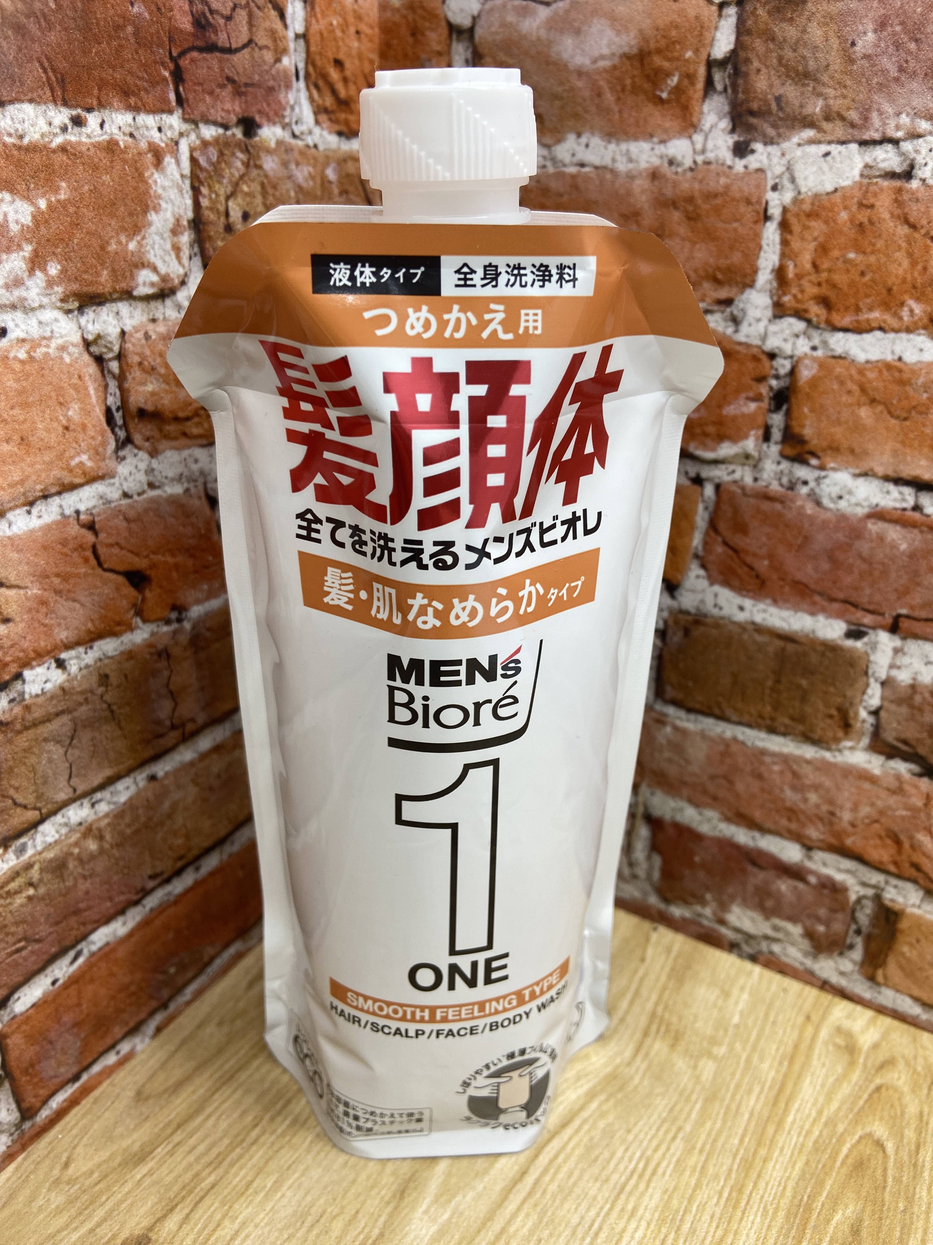 Kao Men's Biore One Smooth Feeling Type Гель для лица, тела и волос Всё в одном разглаживающий с ароматом цветочного мыла 340 мл в мягкой упаковке
