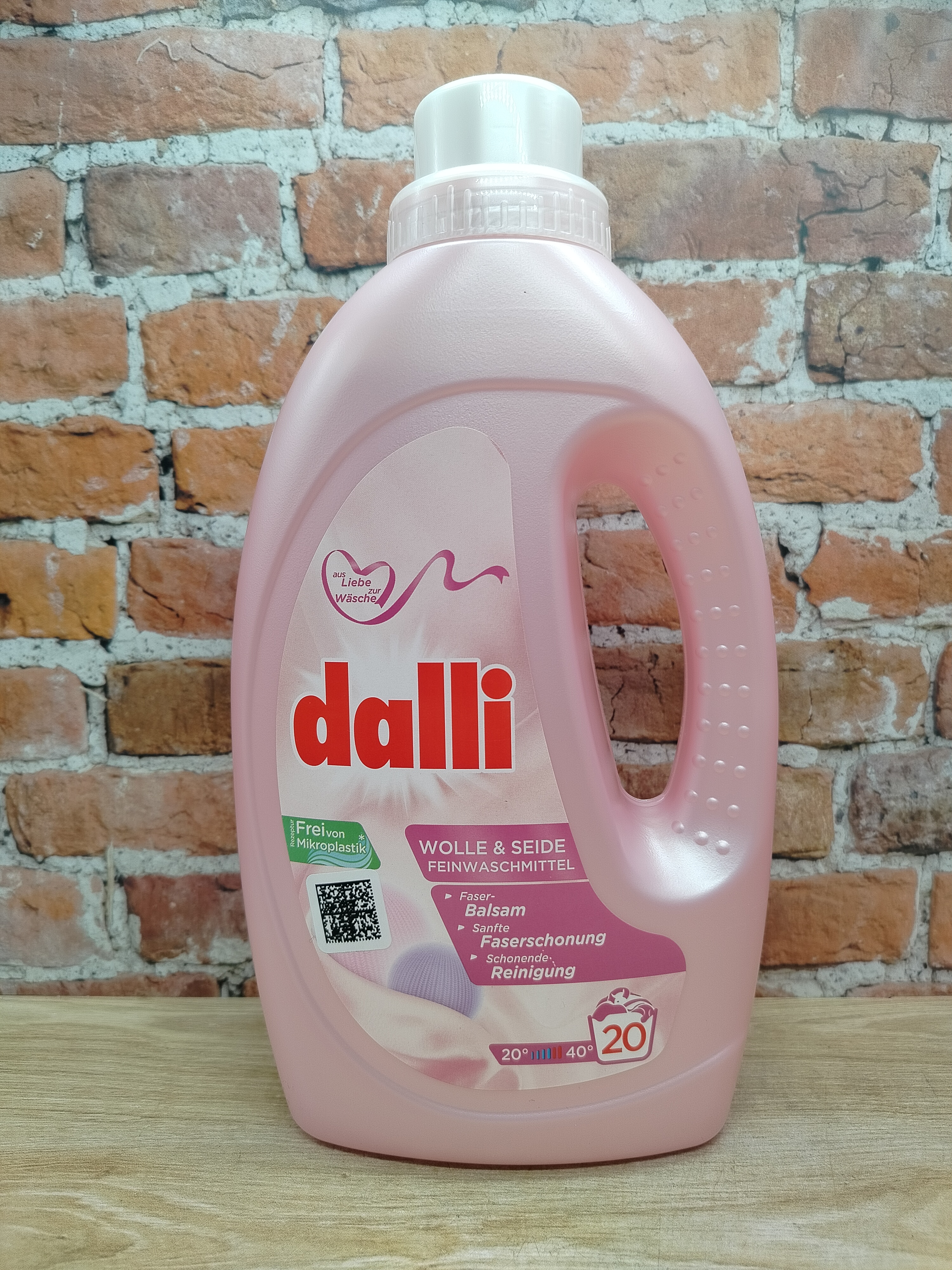 Dalli Wolle & Seide Бальзам для стирки шерстяных и шелковых изделий 1,1 л на 20 стирок