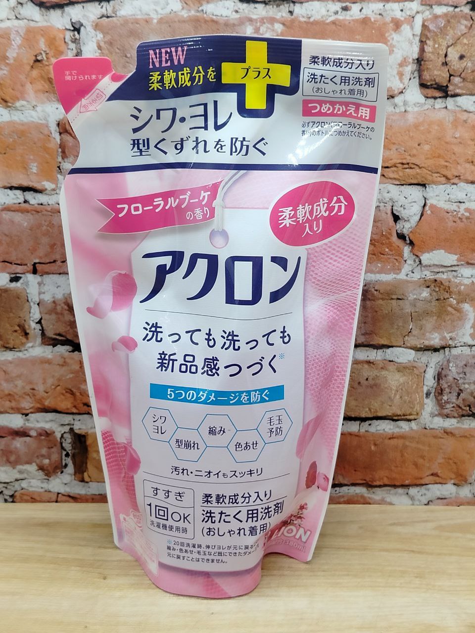 Lion Acron Floral Bouquet Средство для стирки деликатных тканей с цветочным ароматом 380 мл запасной блок