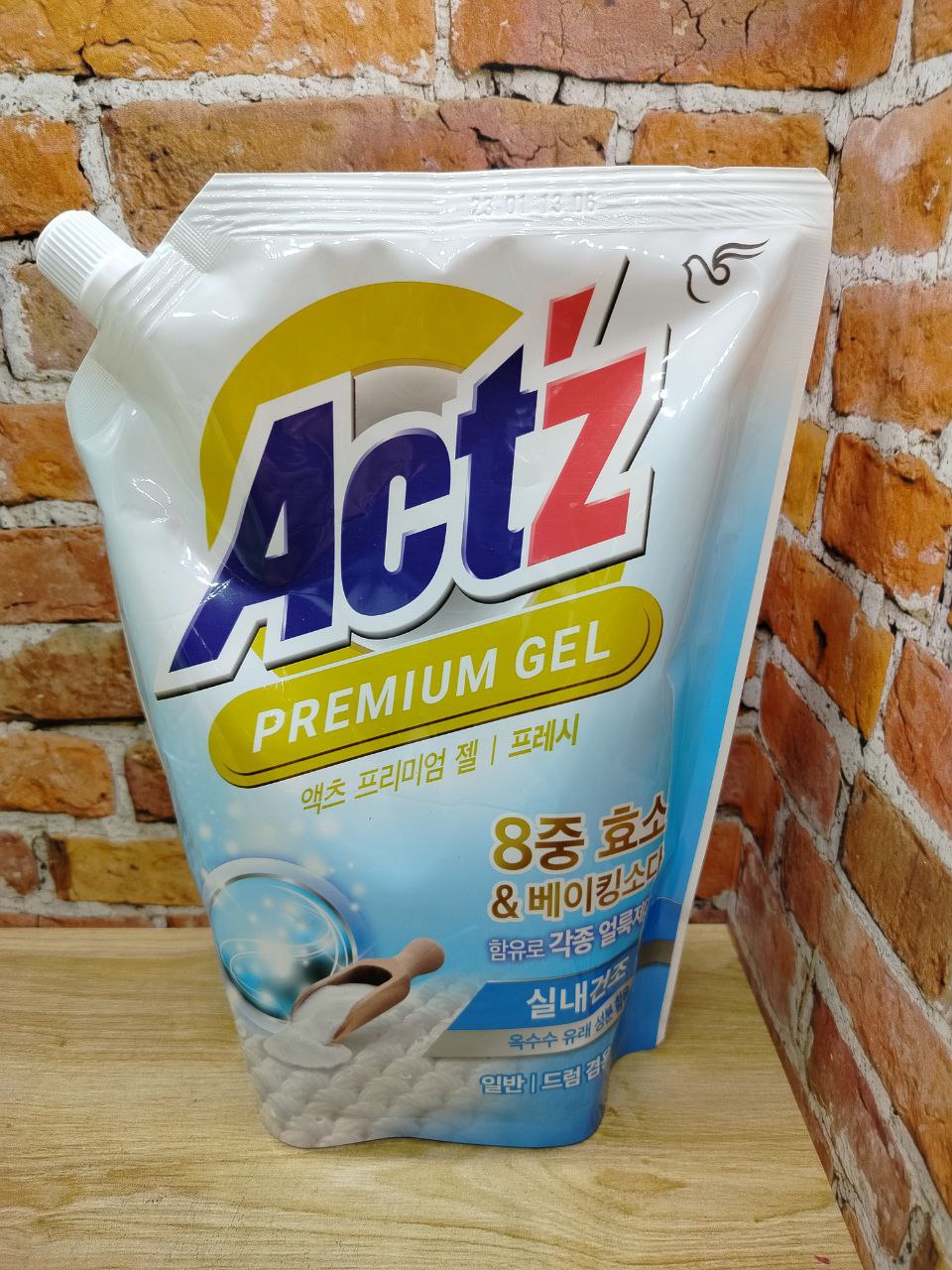 Pigeon Act'z Premium Gel Концентрированный гель для стирки для всех типов стиральных машин с ароматом мяты 1 л в мягкой упаковке