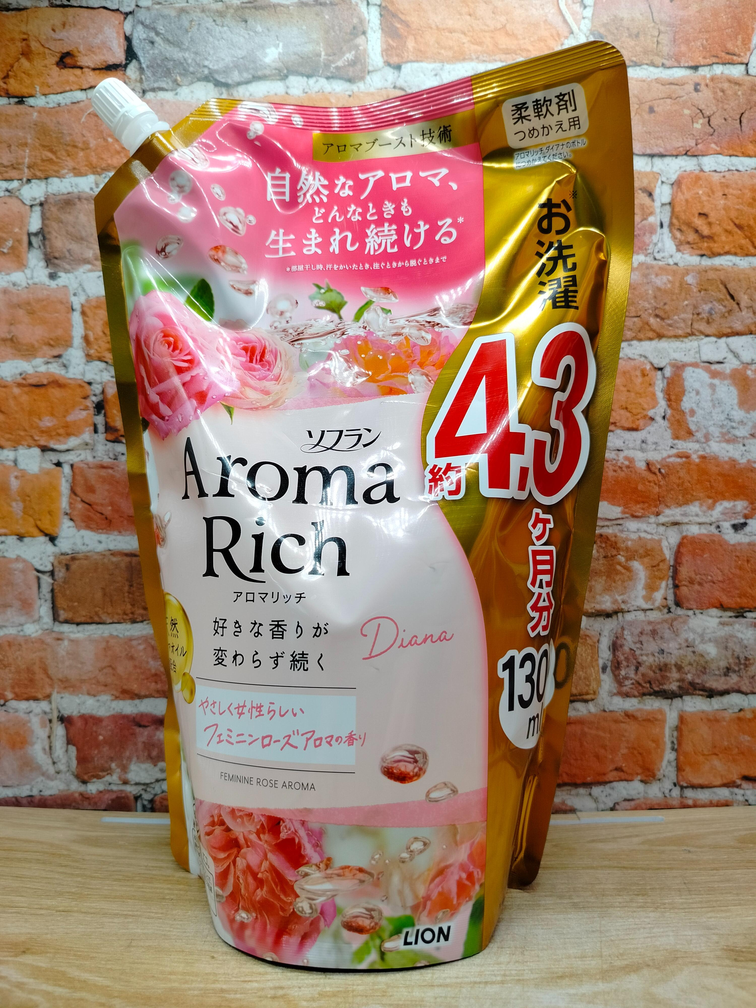 Lion Soflan Aroma Rich Diana 703 Кондиционер для белья с натуральными ароматическими маслами 1300 мл в мягкой упаковке