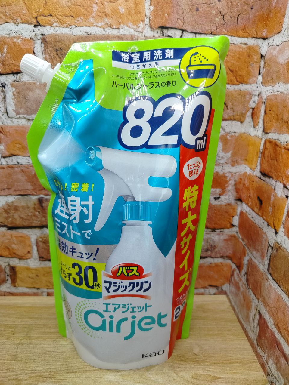 Kao Magiclean Bath Cleaner Airjet Спрей-пенка для ванной комнаты экспресс с ароматом трав и цитруса 820 мл в мягкой упаковке