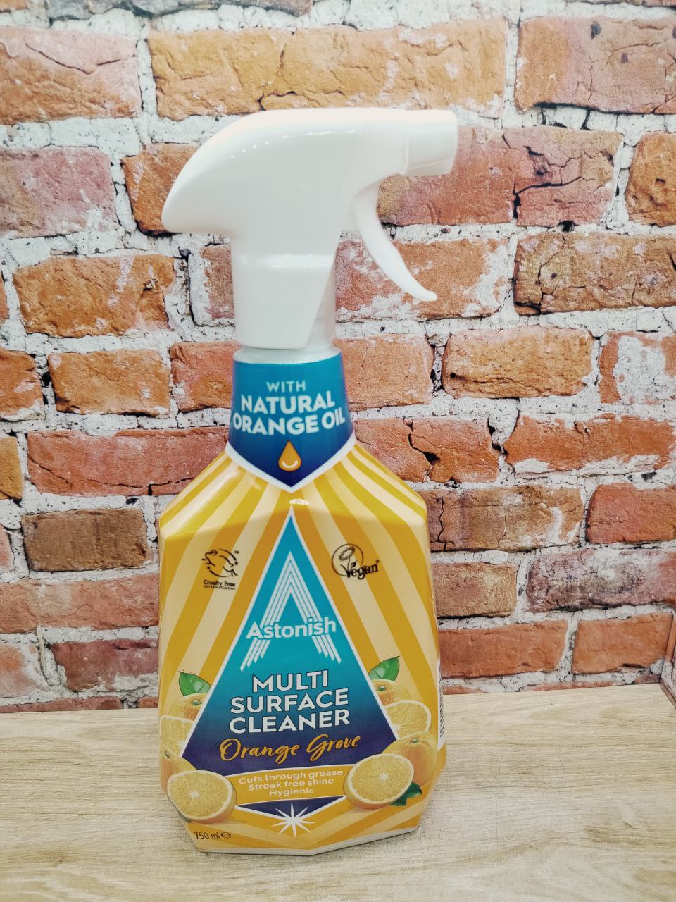 Astonish Specialist Multi-Surface Cleaner Orange Grove Спрей мультифункциональный для всех видов поверхностей Апельсиновая роща 750 мл