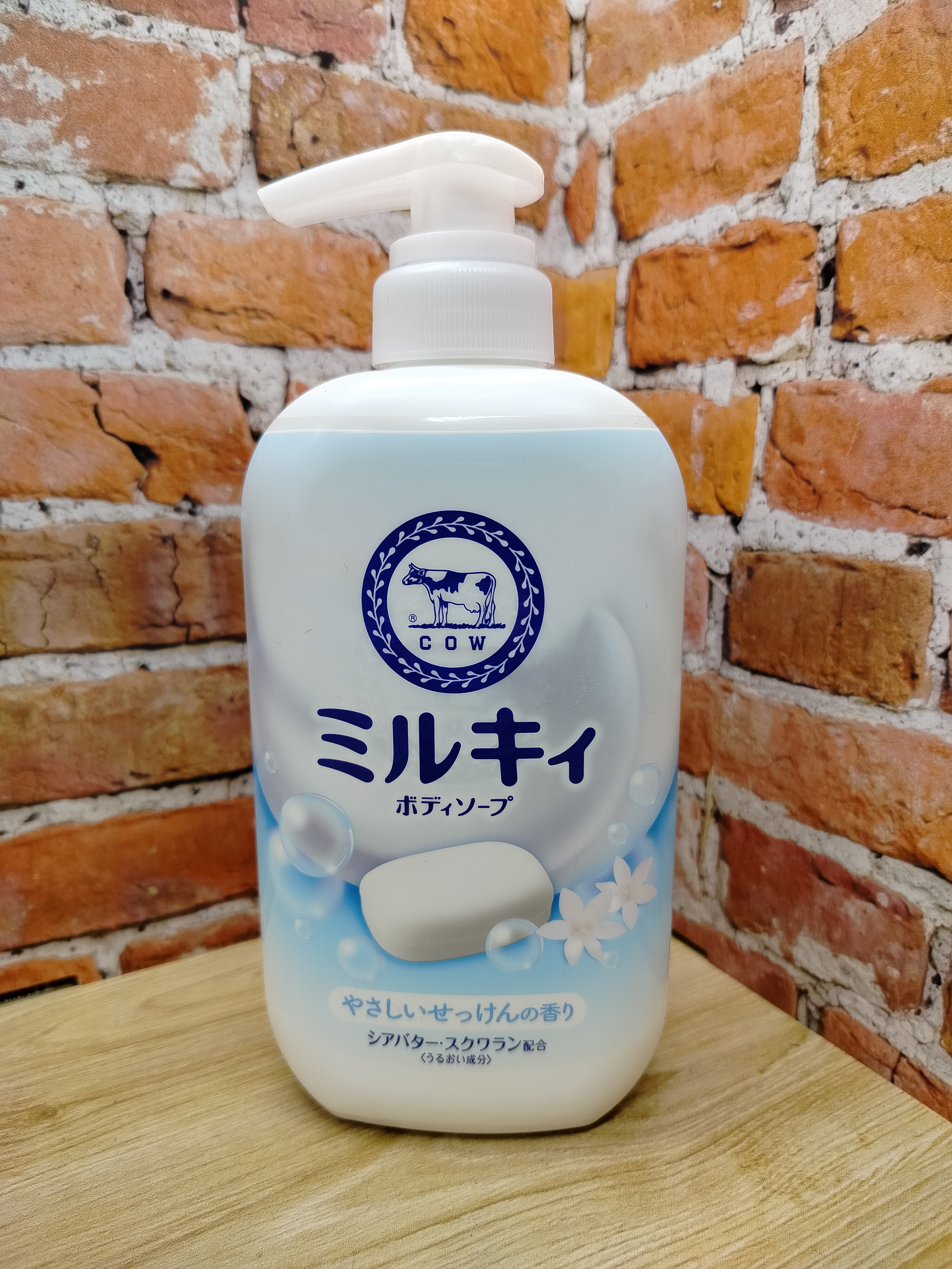 Cow Brand Milky Body Soap Жидкое мыло для тела молочное с маслом ши и скваланом Цветочное мыло 500 мл