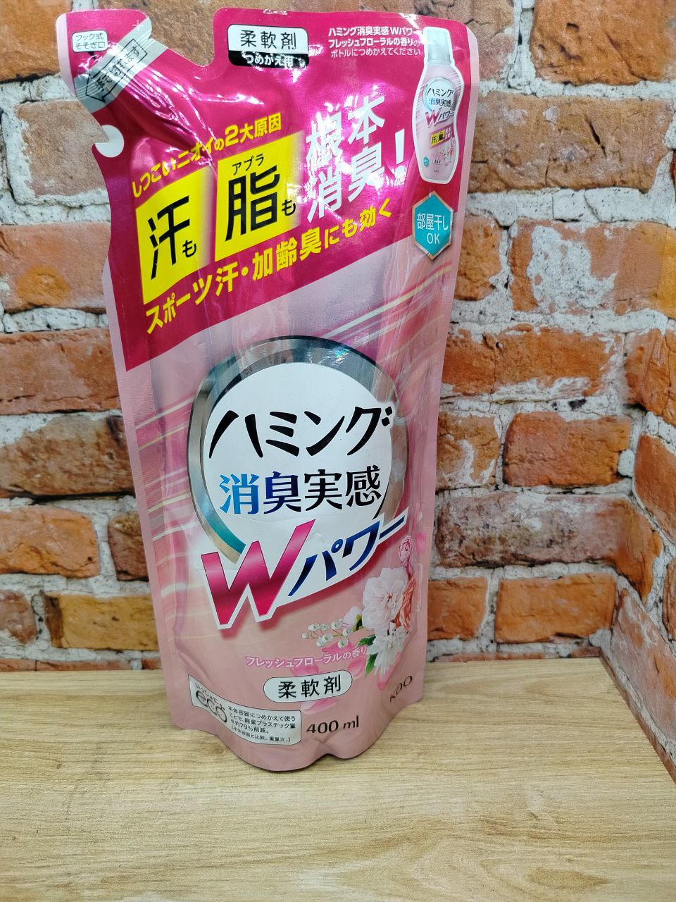 Kao Humming W Power Fresh Floral Кондиционер-ополаскиватель для белья с антибактериальным и дезодорирующим эффектом со свежим цветочным ароматом 400 мл запасной блок