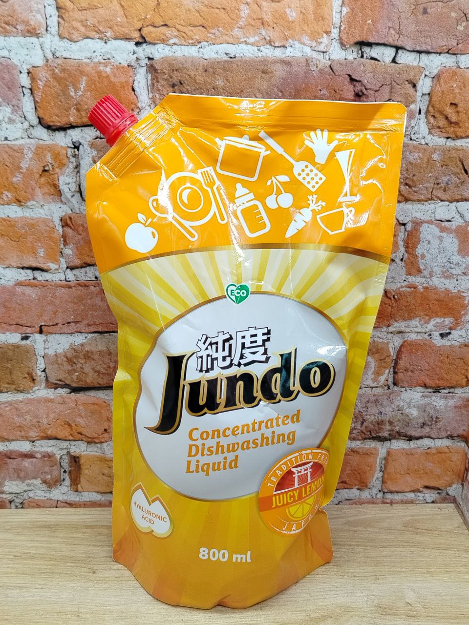 Jundo Концентрированное экологочное средство для мытья посуды и детских принадлежностей с гиалуроновой кислотой Сочный лимон 800 мл в мягкой упаковке