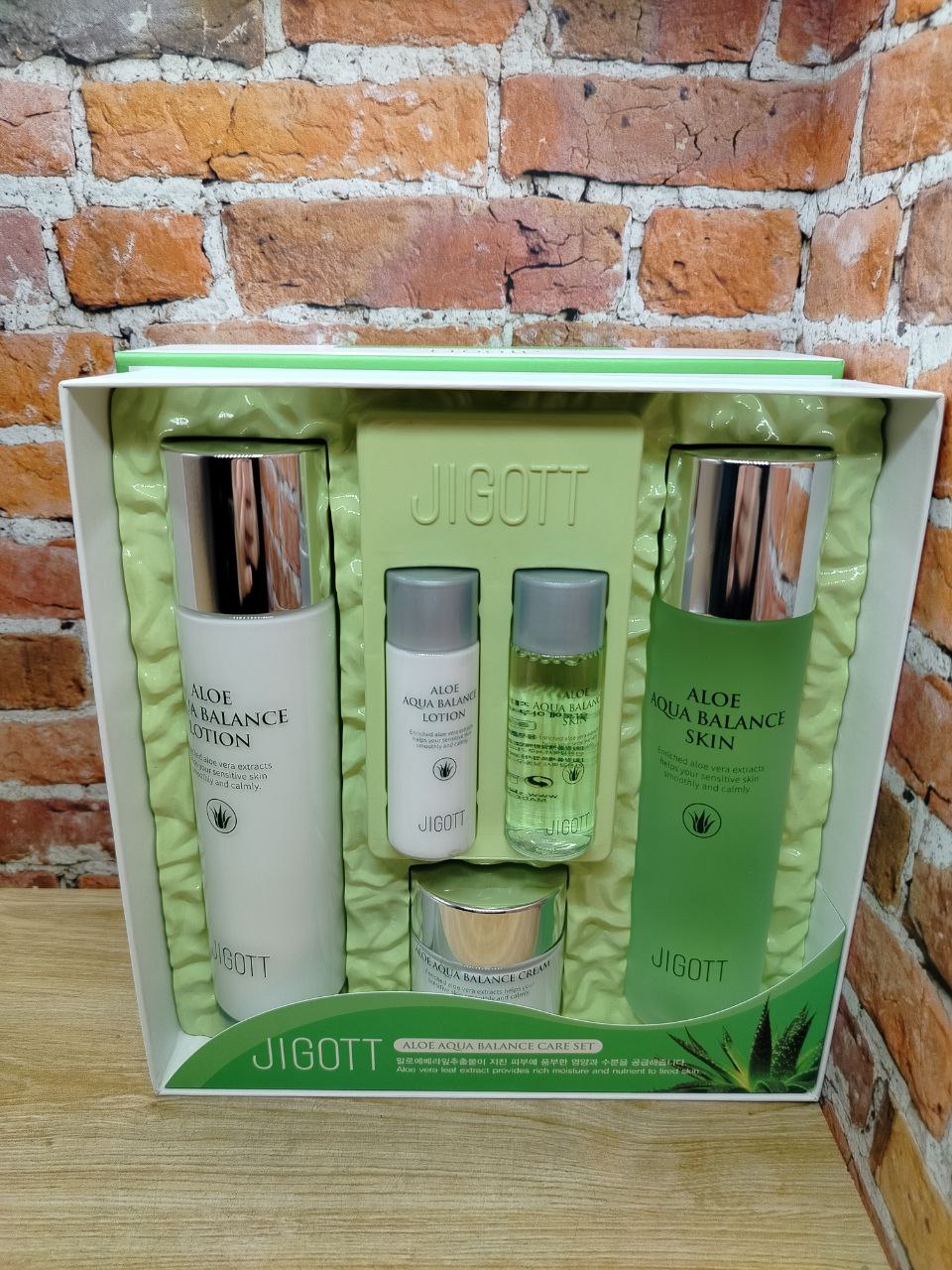 Jigott Набор для ухода за лицом Aloe Aqua Balance Skin Care 3SET Крем для лица 50 мл + Тонер 150+30 мл + Лосьон 150+30 мл