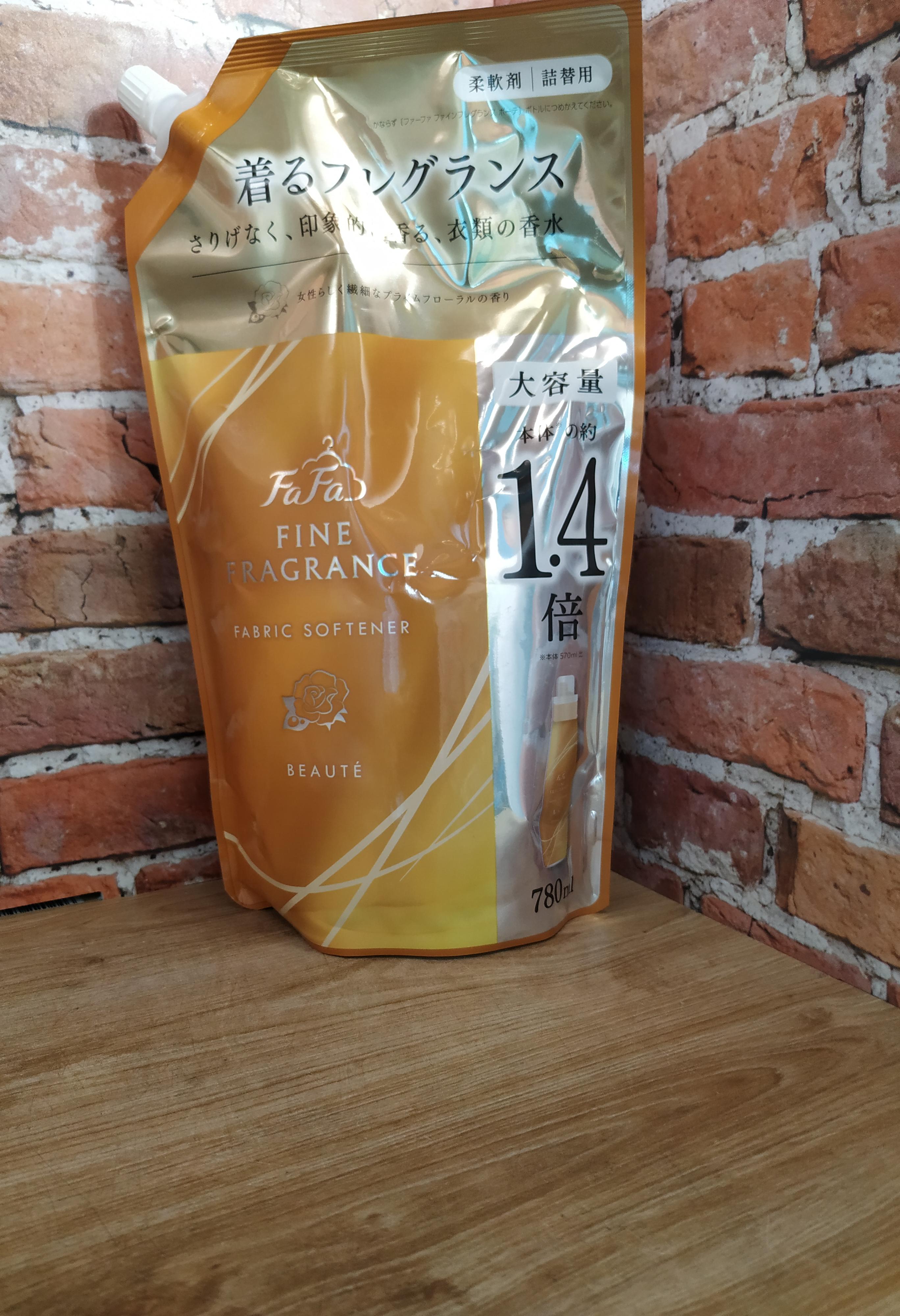 Nissan FaFa Fine Fragrance Beaute Кондиционер для белья с ароматом персика, розы и жасмина 780 мл в мягкой упаковке