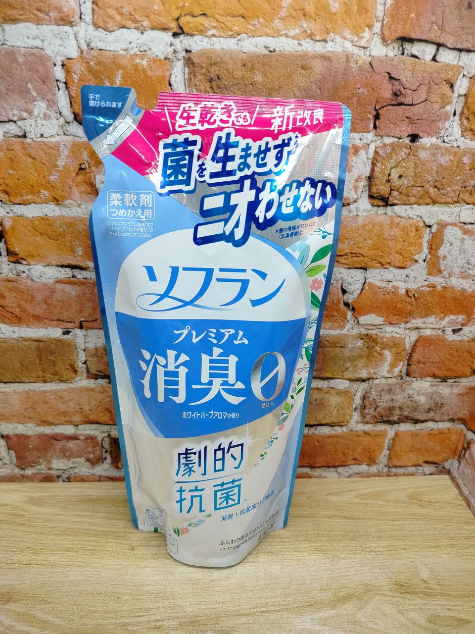 Lion Soflan 107 Кондиционер для белья защищающий от неприятного запаха до вечера с ароматом луговых трав 380 мл запасной блок