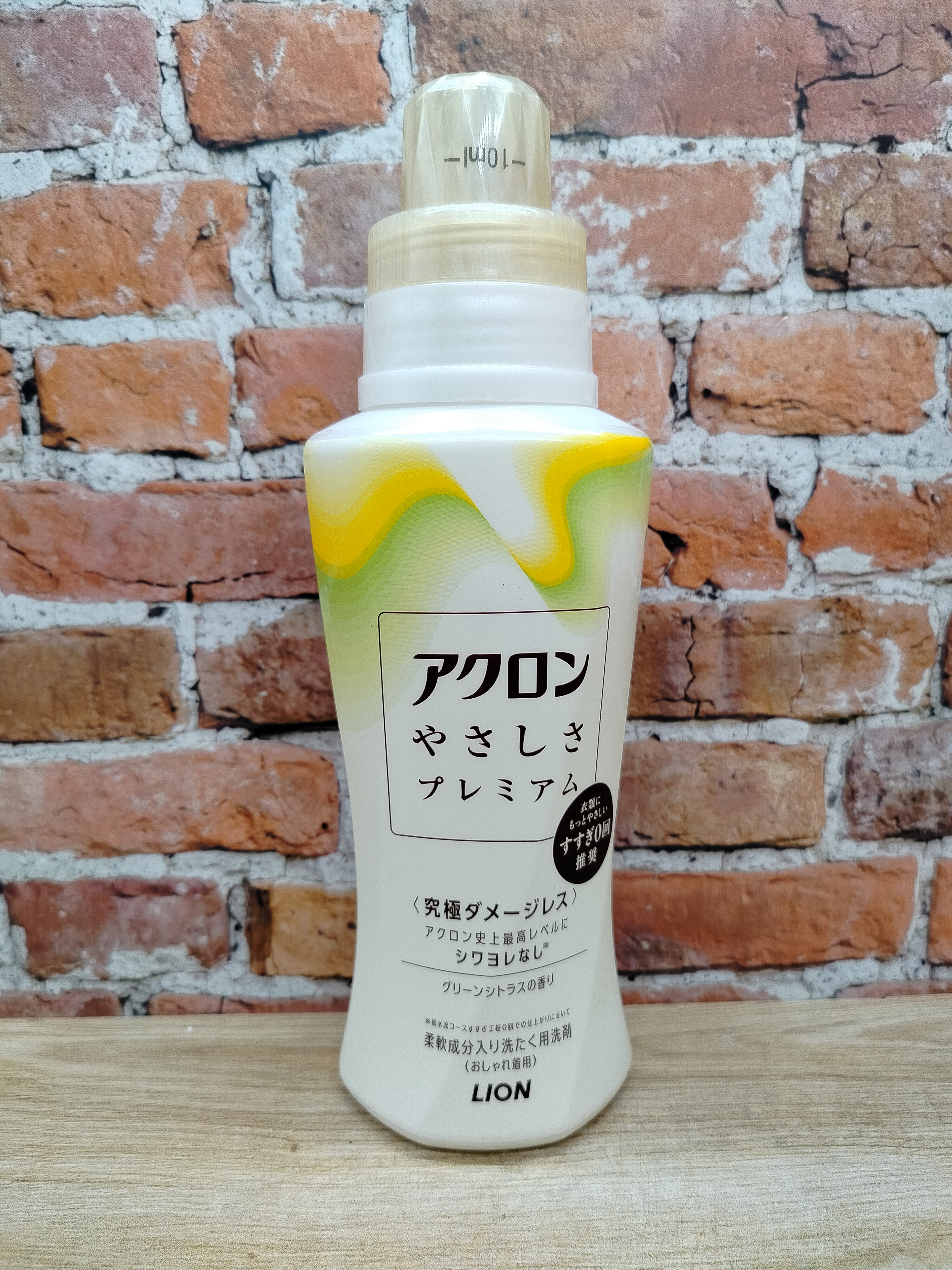 Lion Acron Kindness Premium Жидкое средство для стирки деликатных тканей с премиальной формулой без полоскания 420 мл