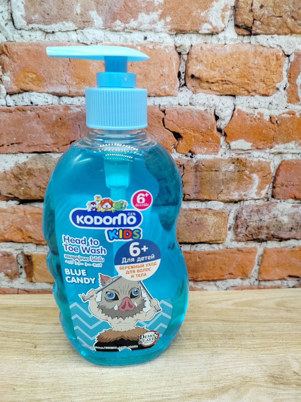 Lion Kodomo Head To Toe Wash Blue Candy Шампунь-гель детский от макушки до пяток с 6 лет с ароматом Сладких конфет 400 мл с дозатором