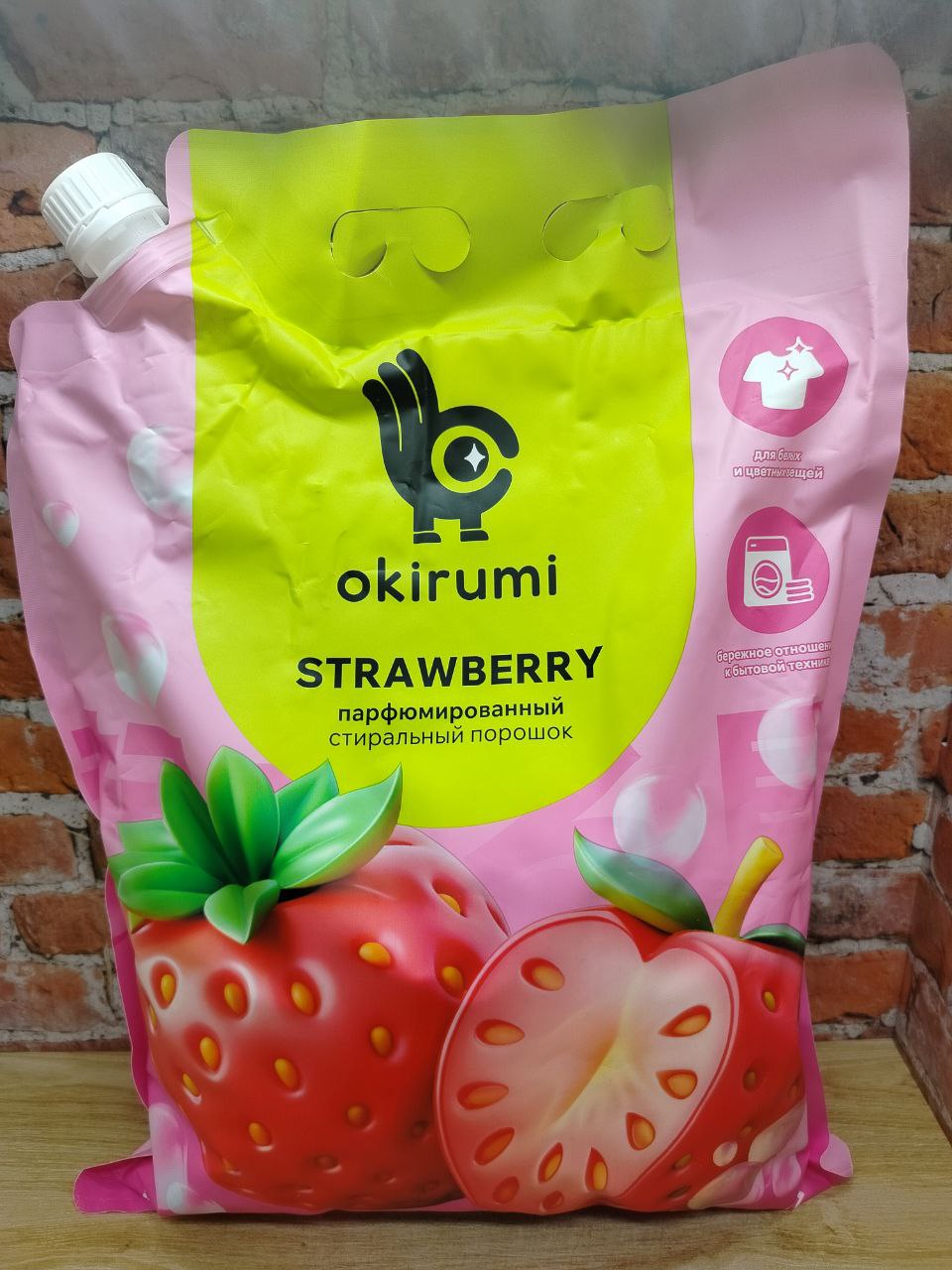 Okirumi Strawberry Парфюмированный стиральный порошок универсальный Клубника 1,5 кг на 45 стирок