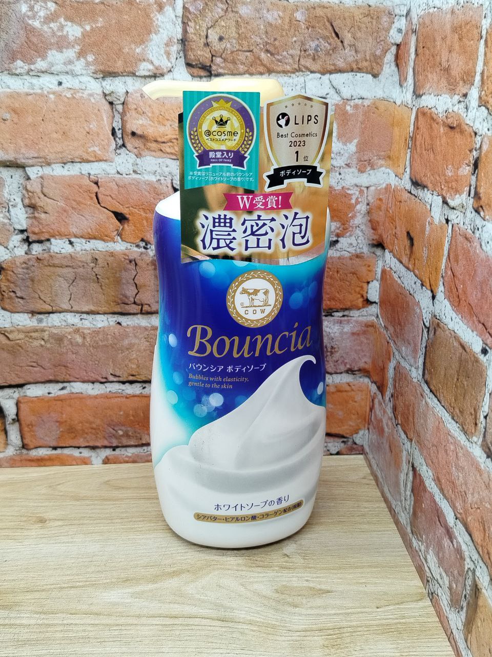 Cow Brand Bouncia Сливочное жидкое мыло для рук и тела с гиалуроновой кислотой и коллагеном аромат свежести 480 мл