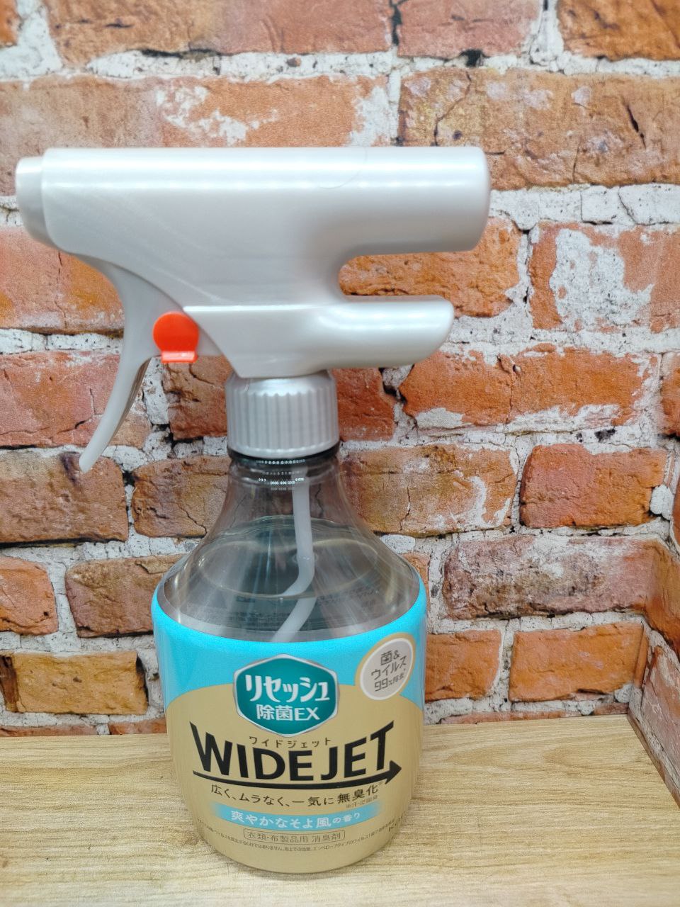 Kao Wide Jet Спрей антибактериальный дезодорирующий для одежды аромат Свежести 410 мл