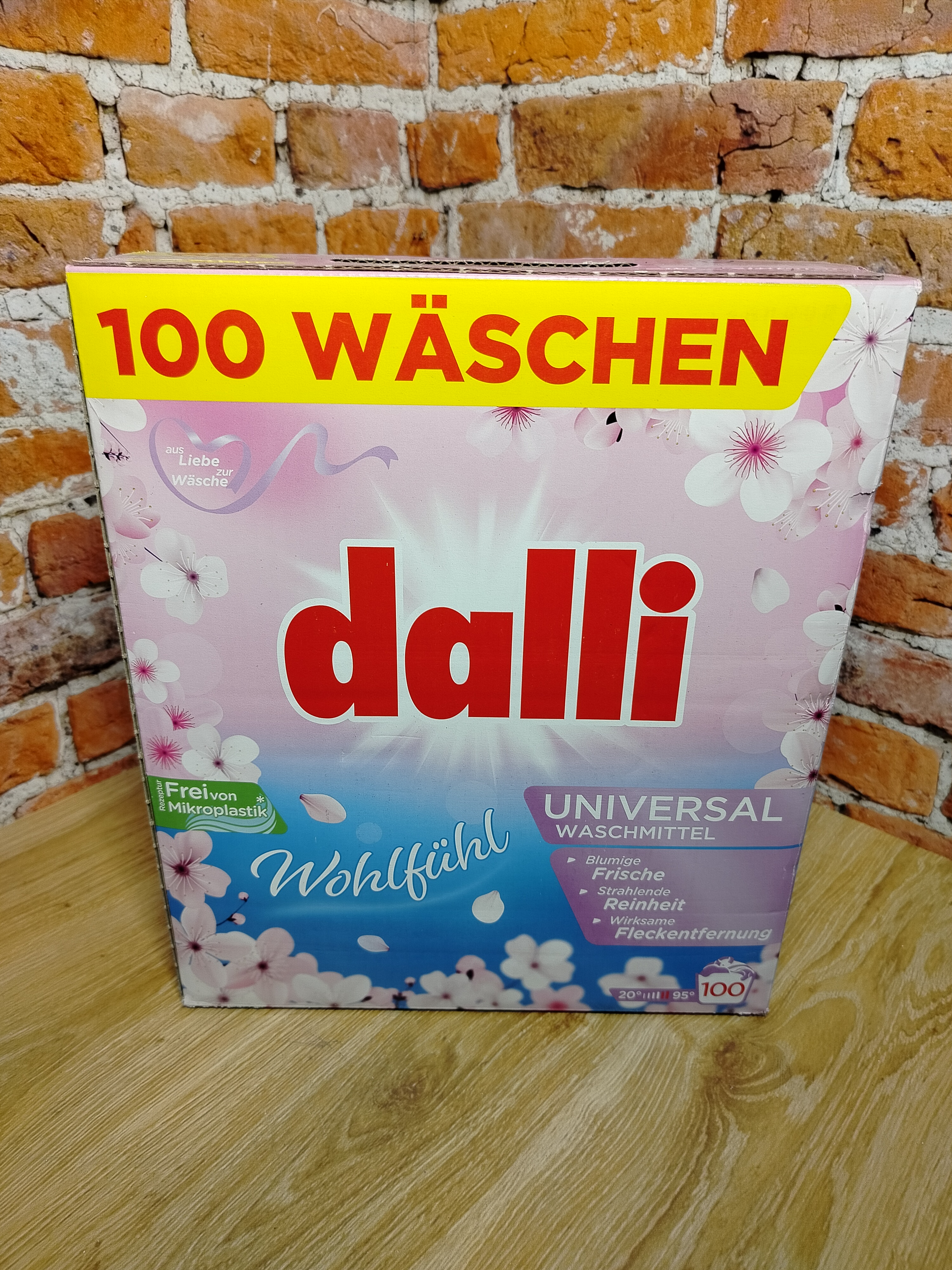 Dalli Wohlfuhl Универсальный концентрированный стиральный порошок для цветного и белого белья с цветочным ароматом 6 кг на 100 стирок