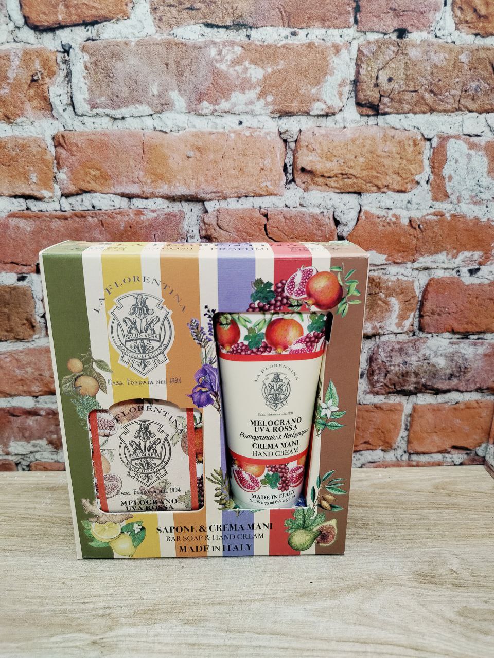 La Florentina Box Set Bar Soap & Hand Cream Pomegranate & Red Grapes Набор на основе масел ши и оливы с экстрактами Граната и Красного винограда Мыло натуральное 106 гр + Крем для рук увлажняющий 75мл
