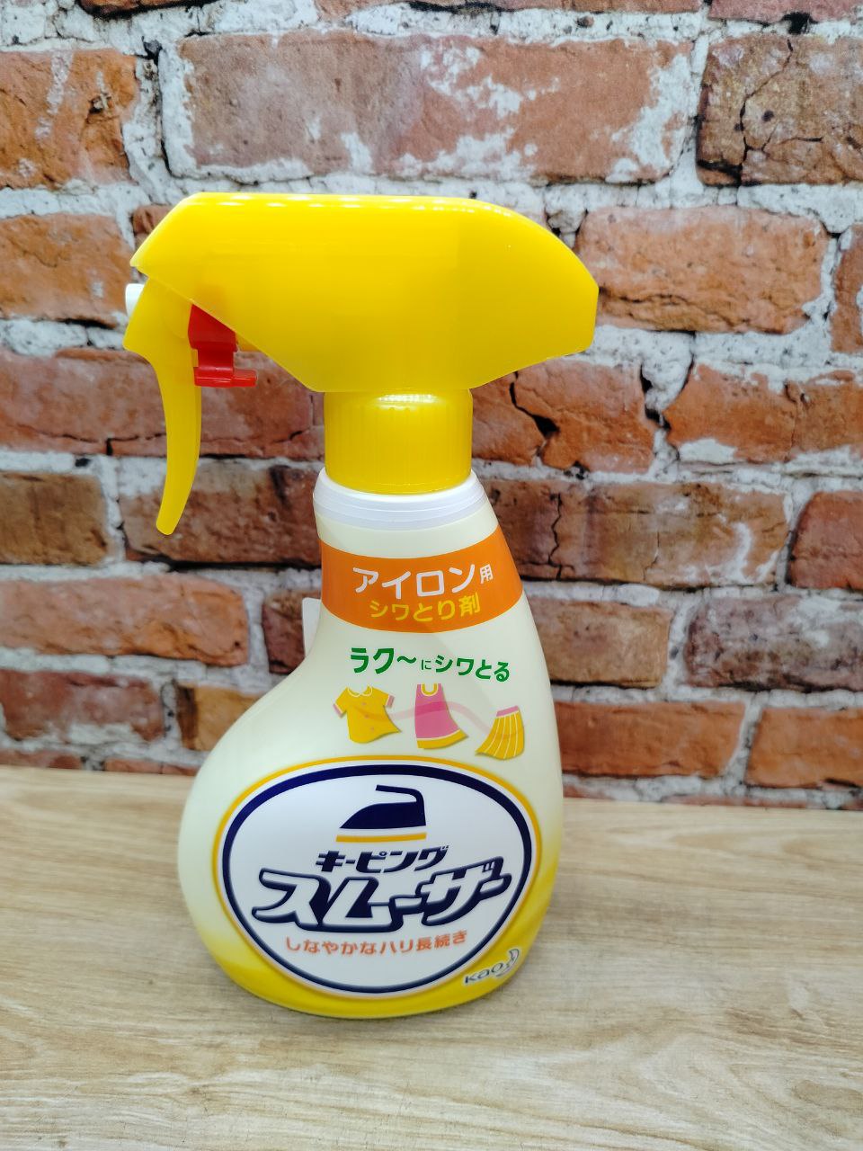 Kao Keeping Средство спрей для глажки белья с ароматом свежей зелени 400 мл