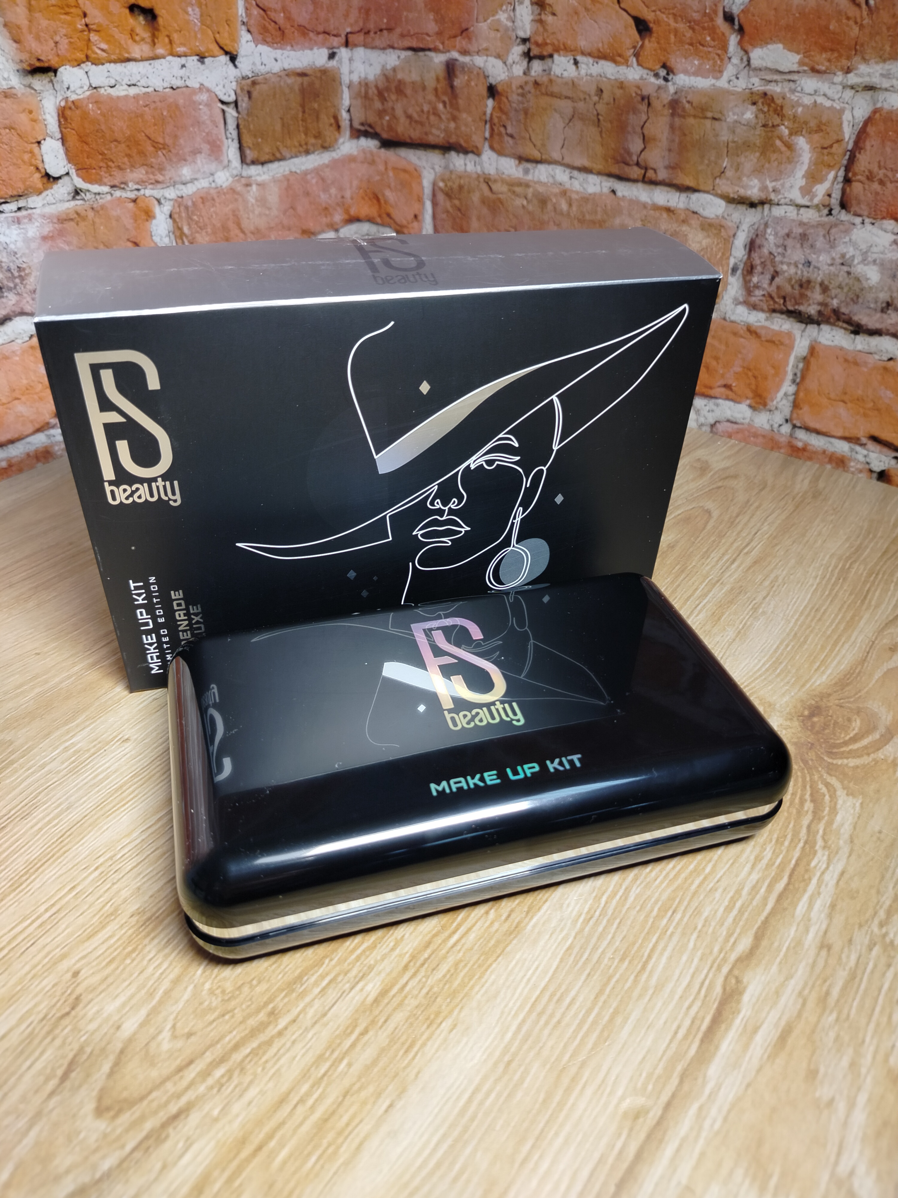 FS Beauty Serenade De Luxe Make Up Kit 51 Подарочный набор декоративной косметики в органайзере